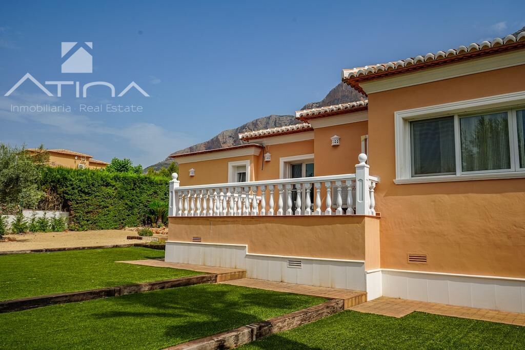 Fantástica villa con vistas panorámicas al campo en la zona de Montgo-Ermita