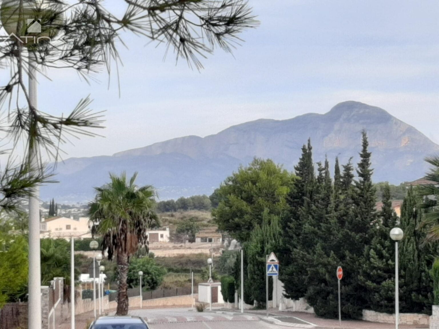 Parcela urbana de 1045 m2 junto al campo de Golf de Javea.