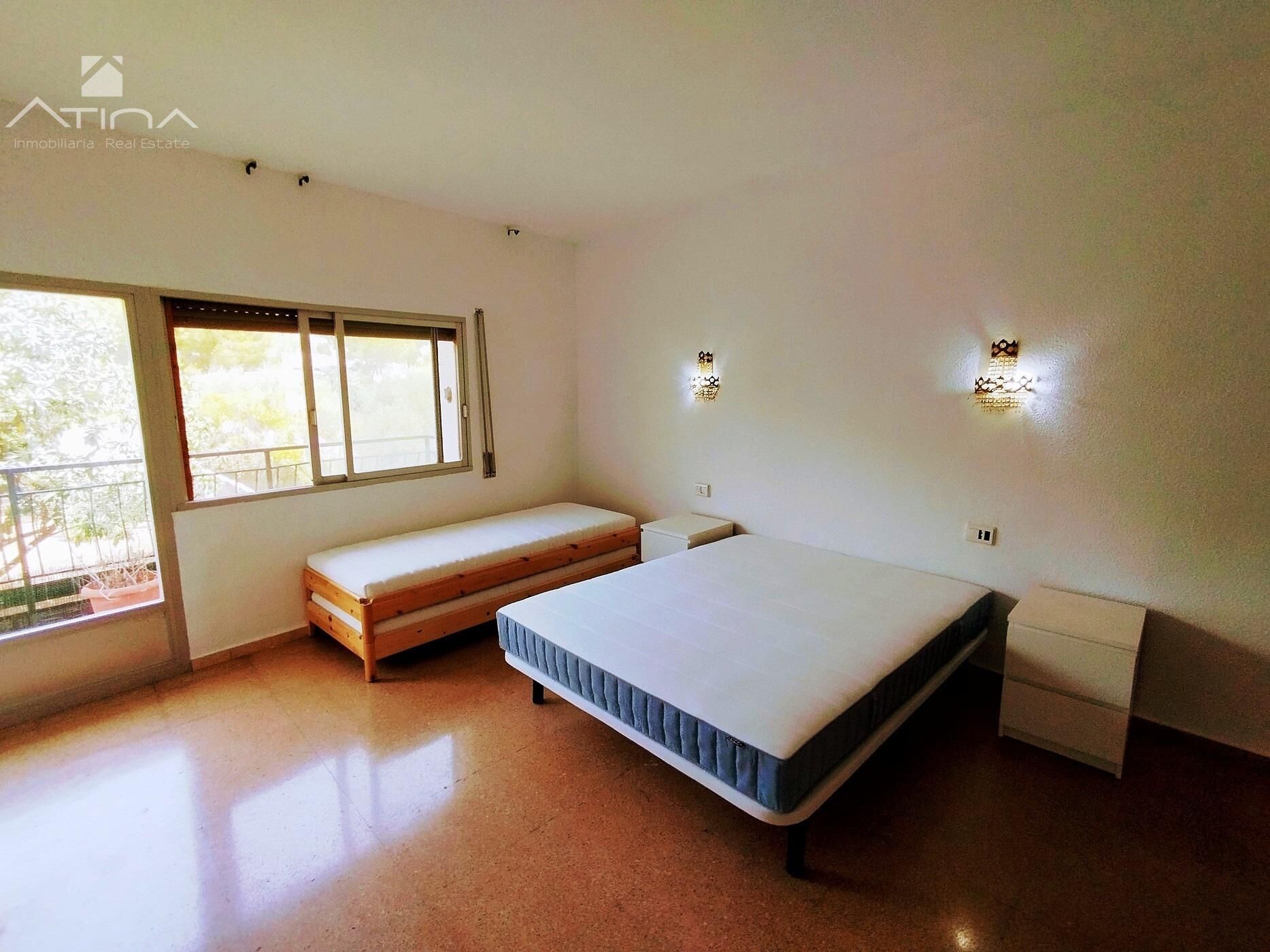 Apartamento de 3 dormitorios en venta  entre el pueblo y el Puerto de Javea.