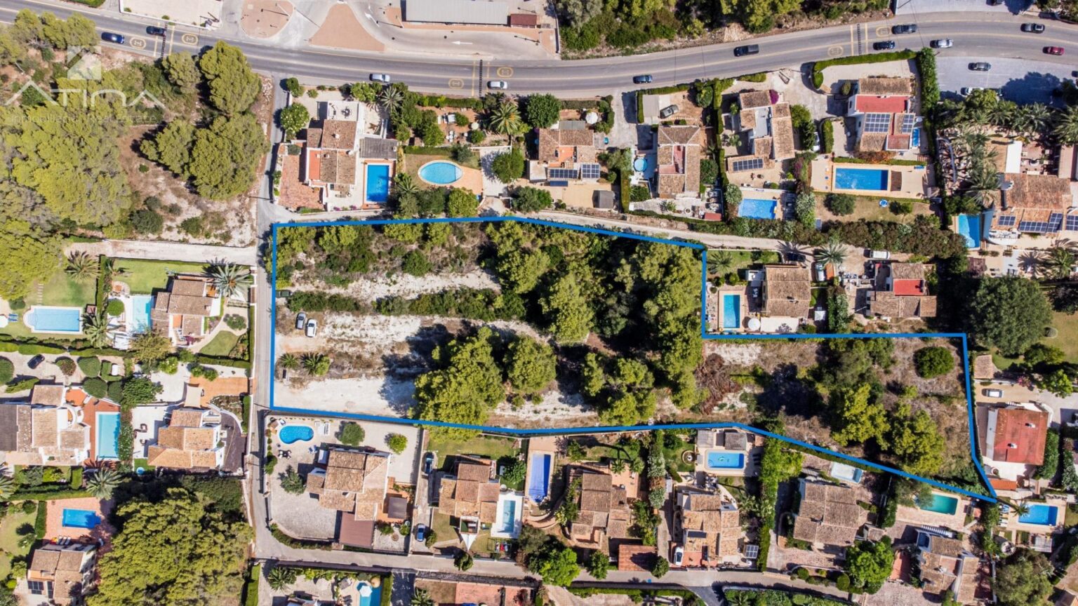 Oportunidad de inversión sobre parcela edificable de 6050 m2 cerca de la playa de arena del Arenal