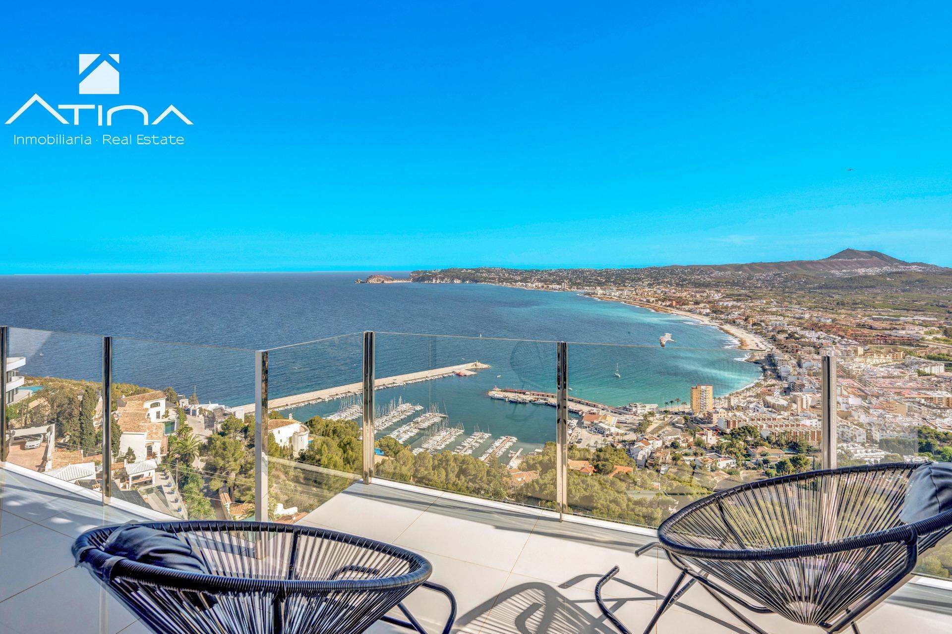 Exclusiva Villa de Lujo con Vistas Panorámicas al Mar y la Montaña en Jávea