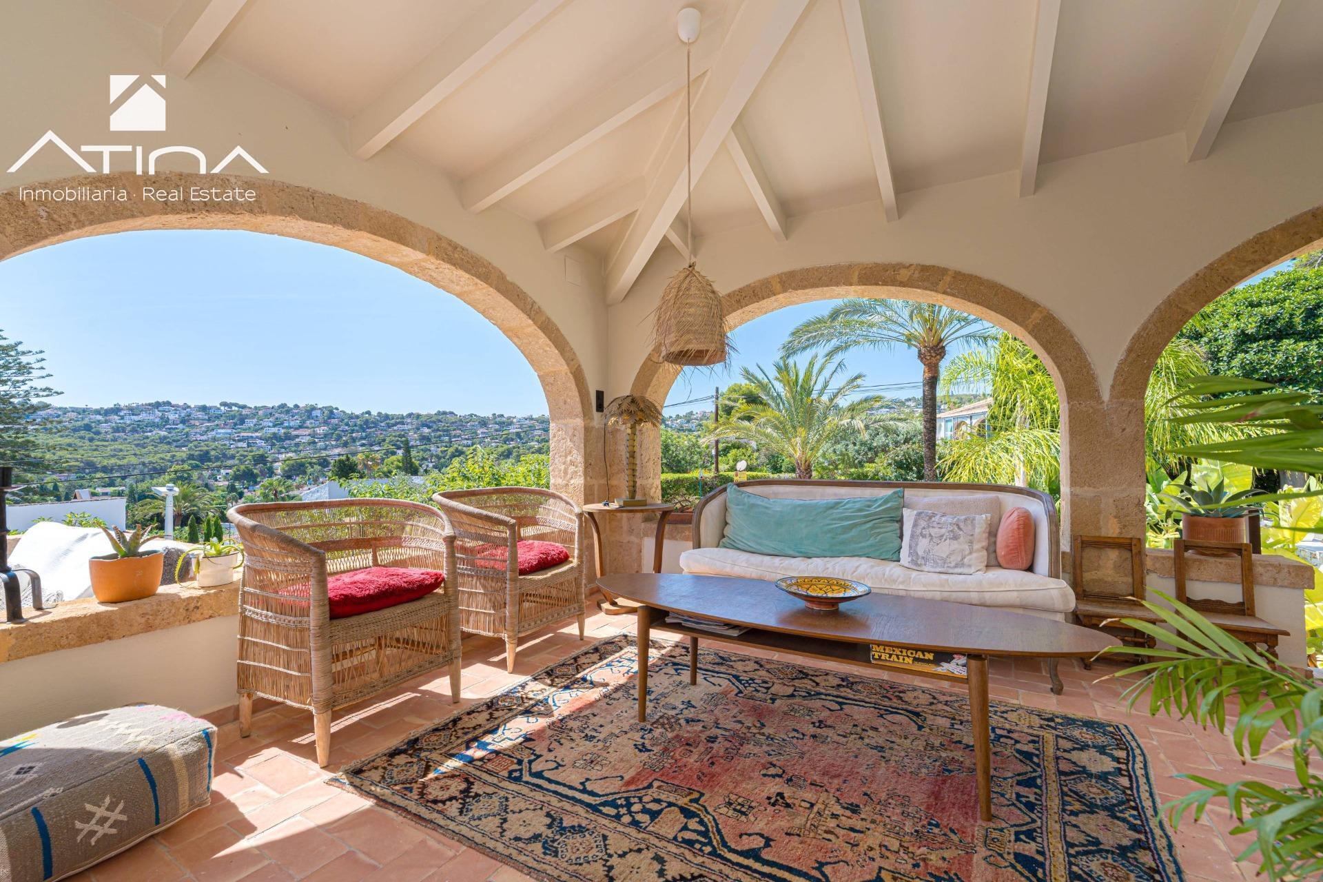 con piscina y privacidad