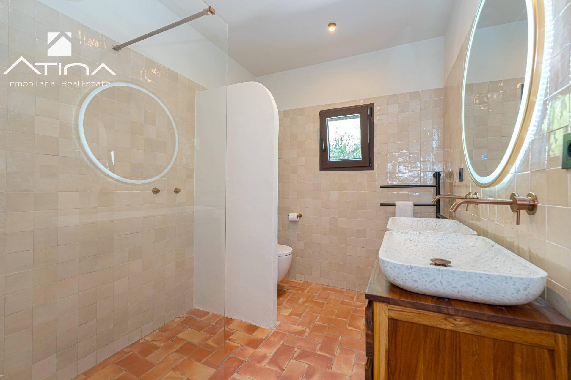 con piscina y privacidad