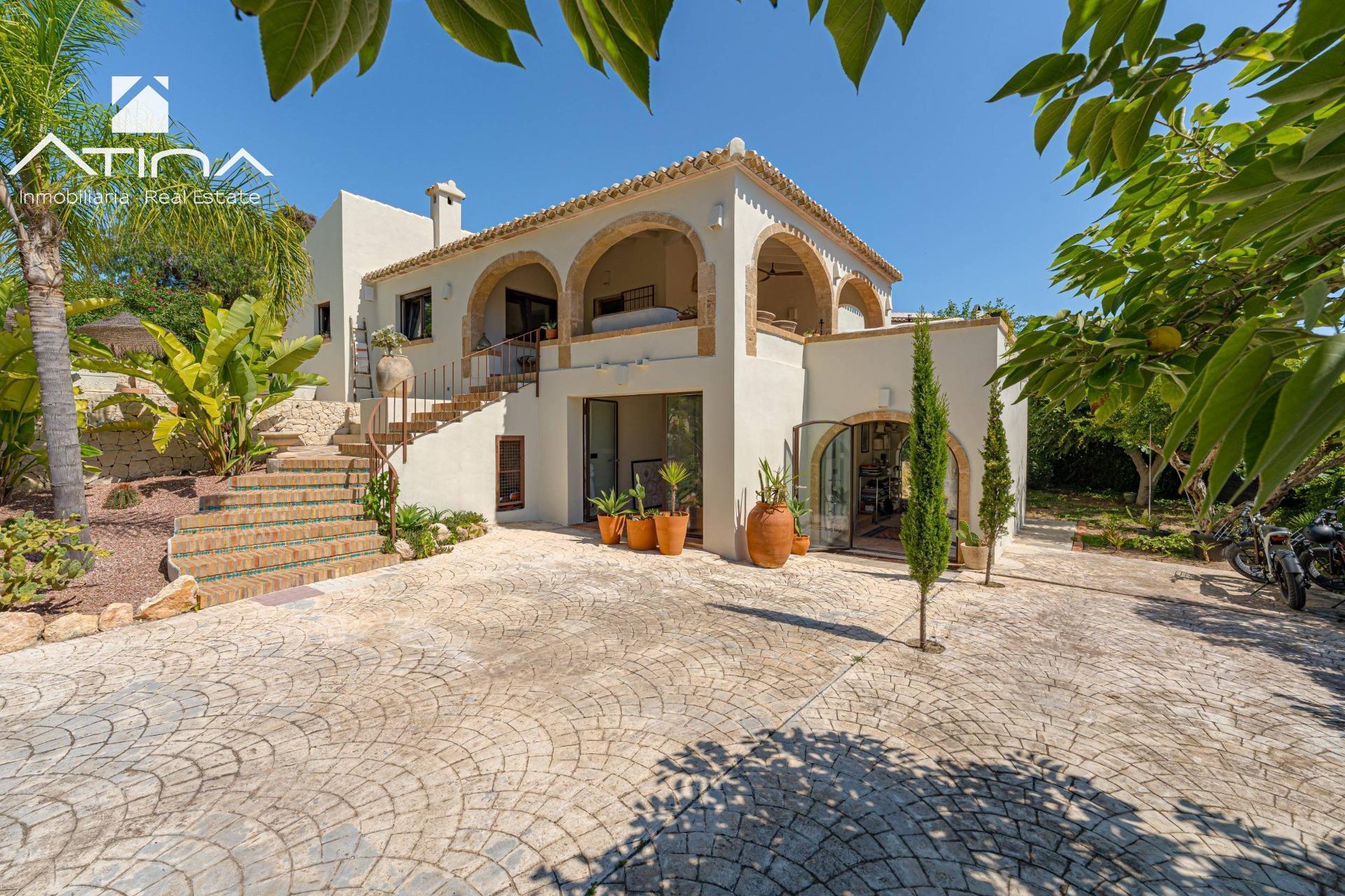 Villa mediterránea reformada en Tosalet