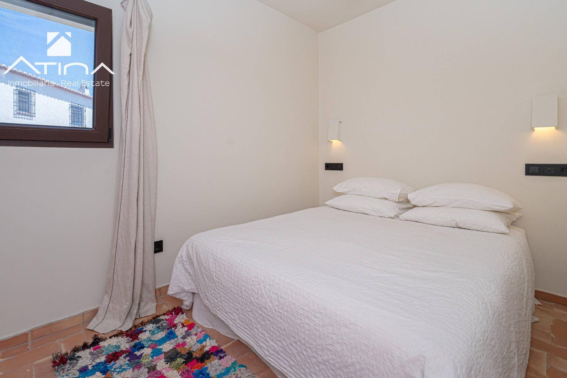 con piscina y privacidad