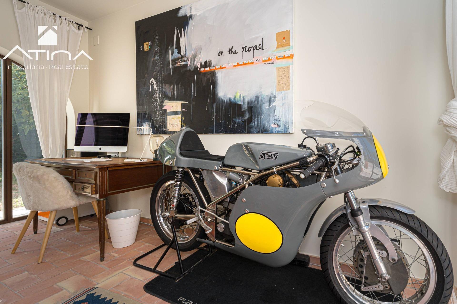 con piscina y privacidad