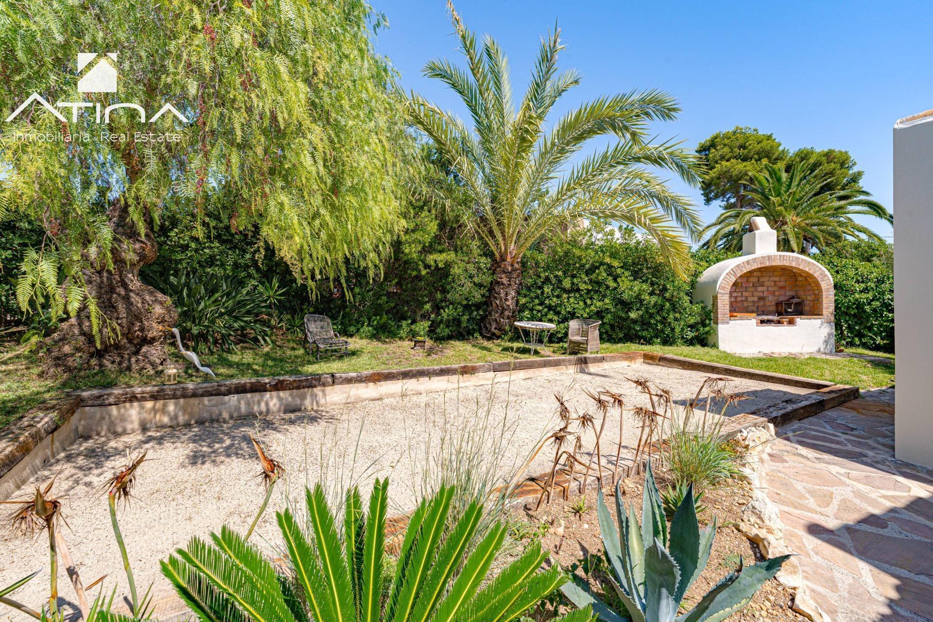 con piscina y privacidad