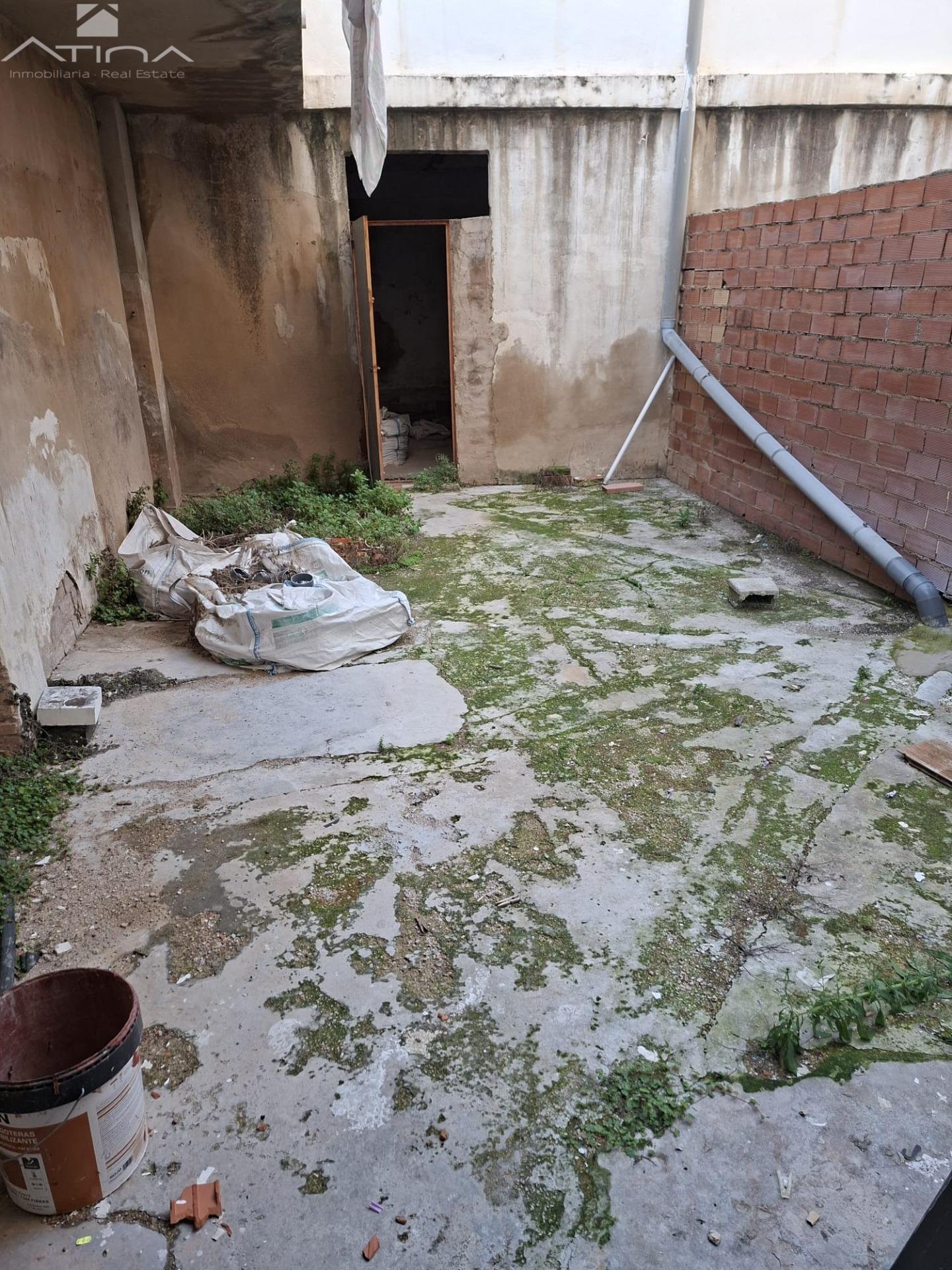 VIVIENDA CON MUCHAS POSIBILIDADES EN EXCELENTE UBICACION