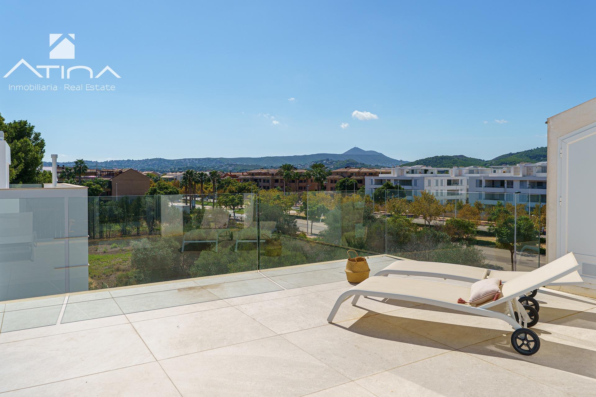 Ático dúplex en Jávea a 200 m del mar con terrazas y vistas