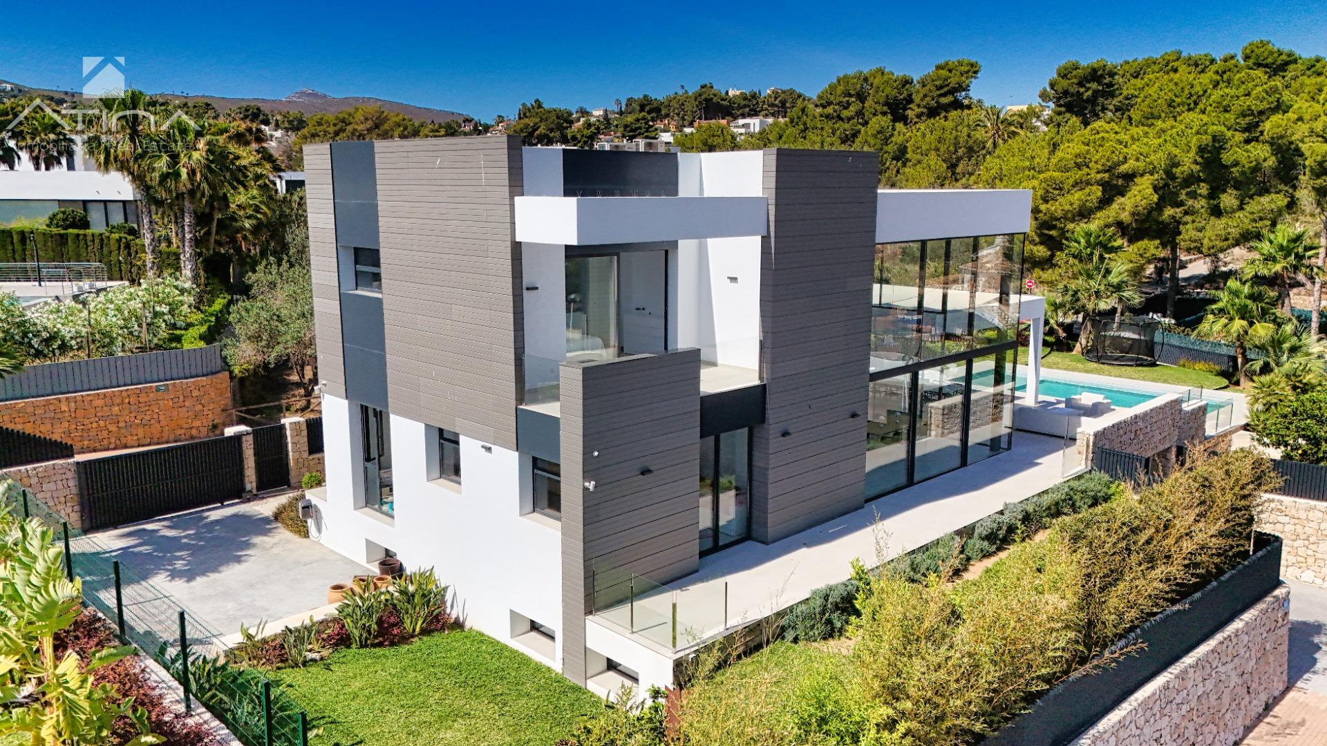 Un enclave de lujo junto al mar: descubra Villa Arenal