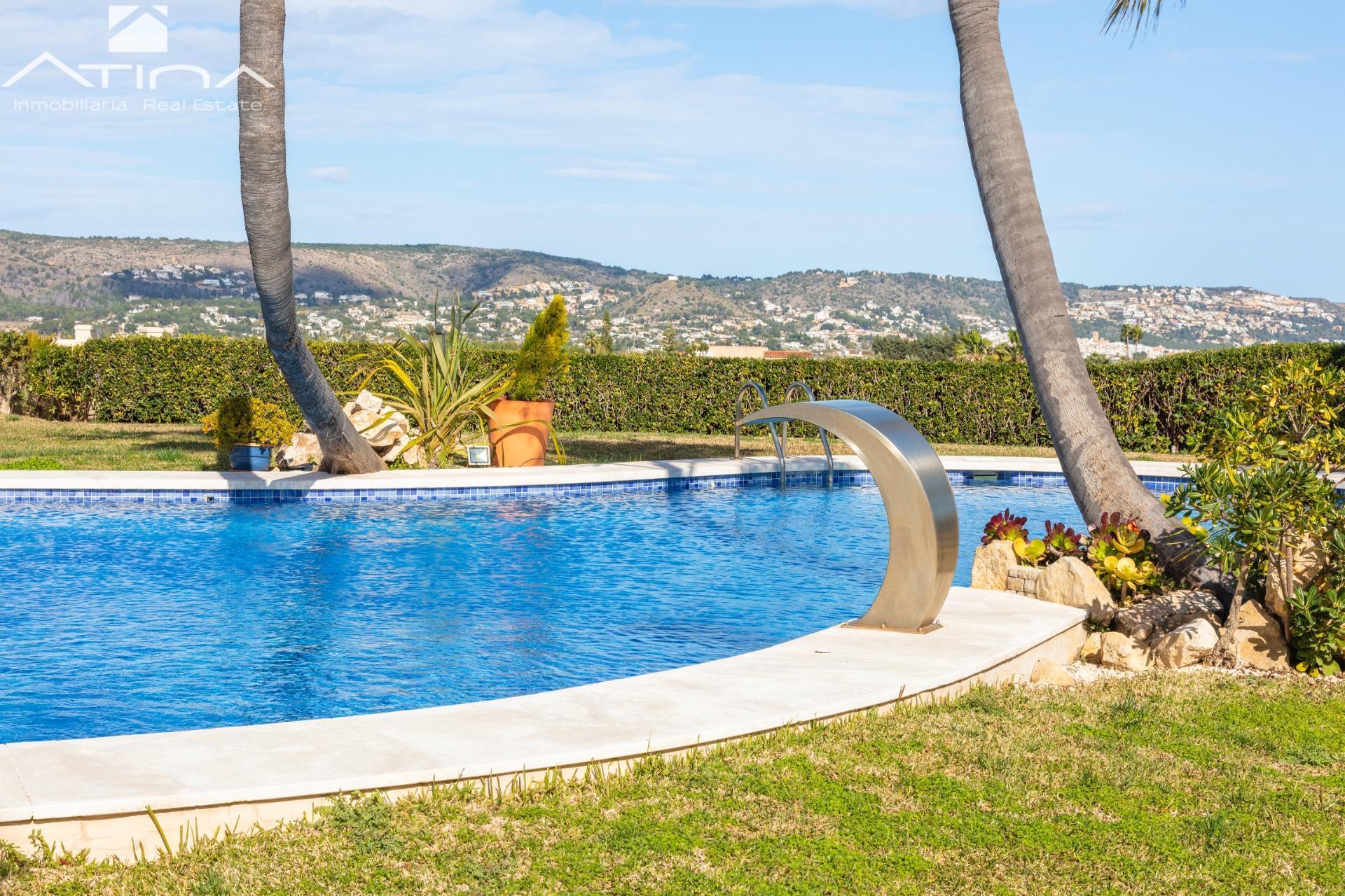 Exclusiva villa con panoramicas vistas al mar y la prestigiosa montaña ´´ Montgo´´