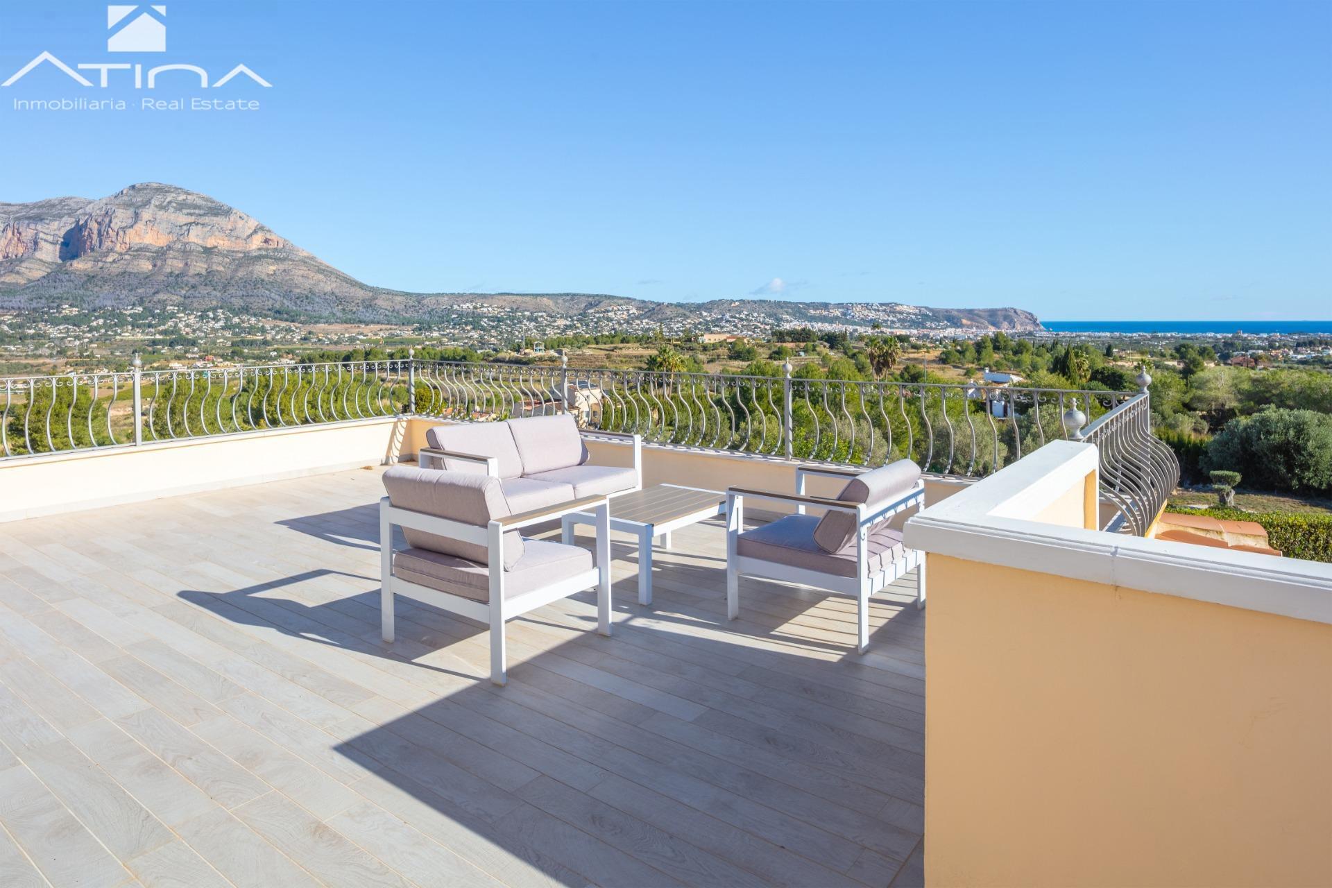 Exclusiva villa con panoramicas vistas al mar y la prestigiosa montaña ´´ Montgo´´