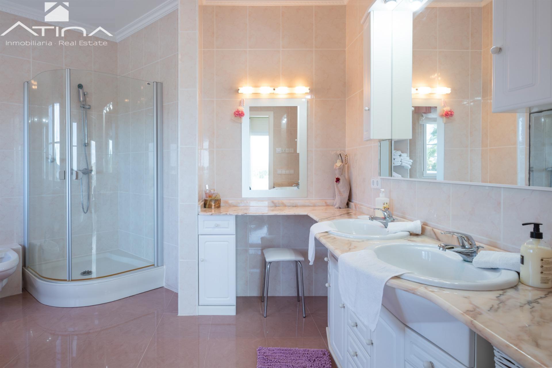 Exclusiva villa con panoramicas vistas al mar y la prestigiosa montaña ´´ Montgo´´