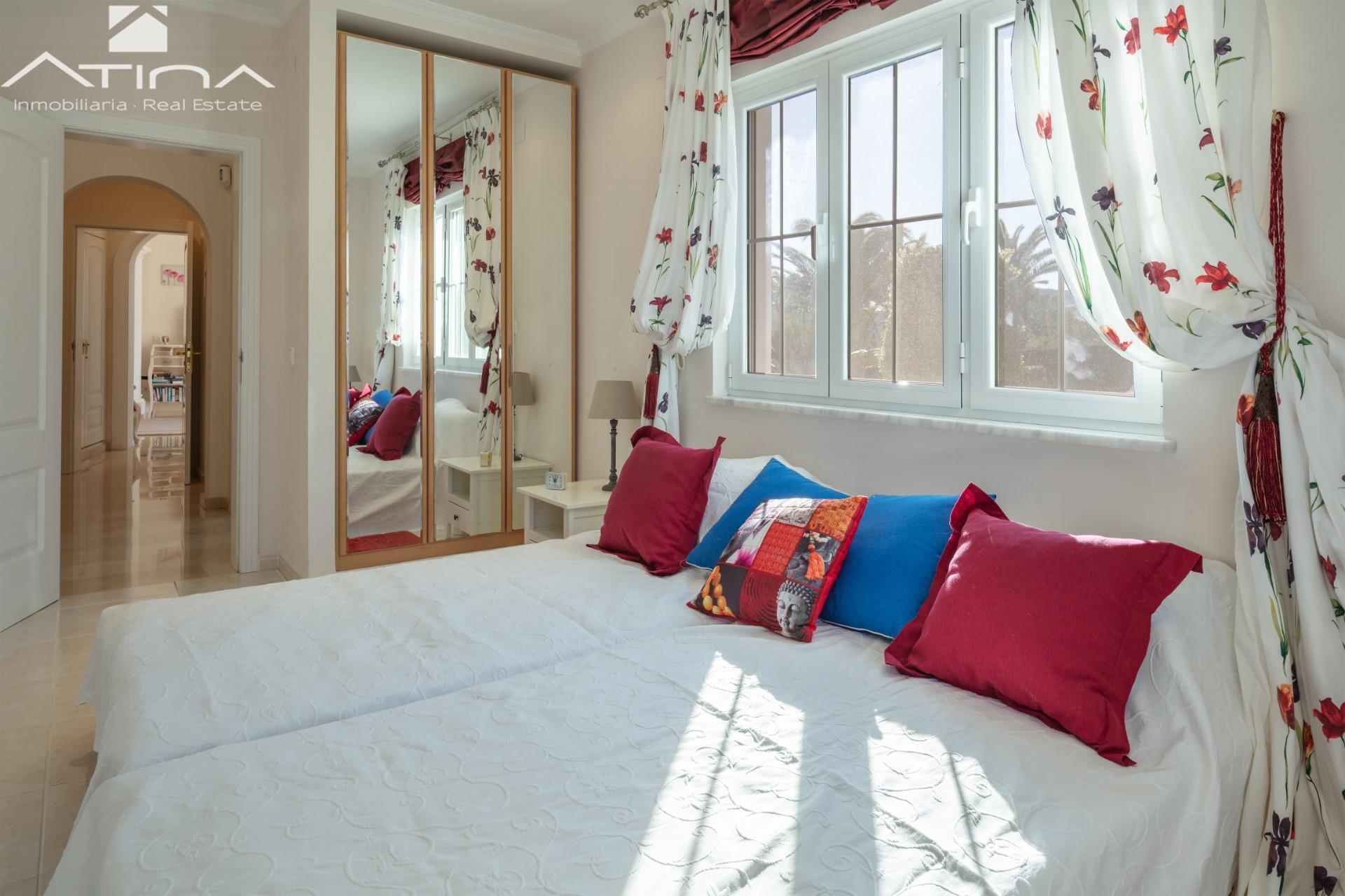 Exclusiva villa con panoramicas vistas al mar y la prestigiosa montaña ´´ Montgo´´