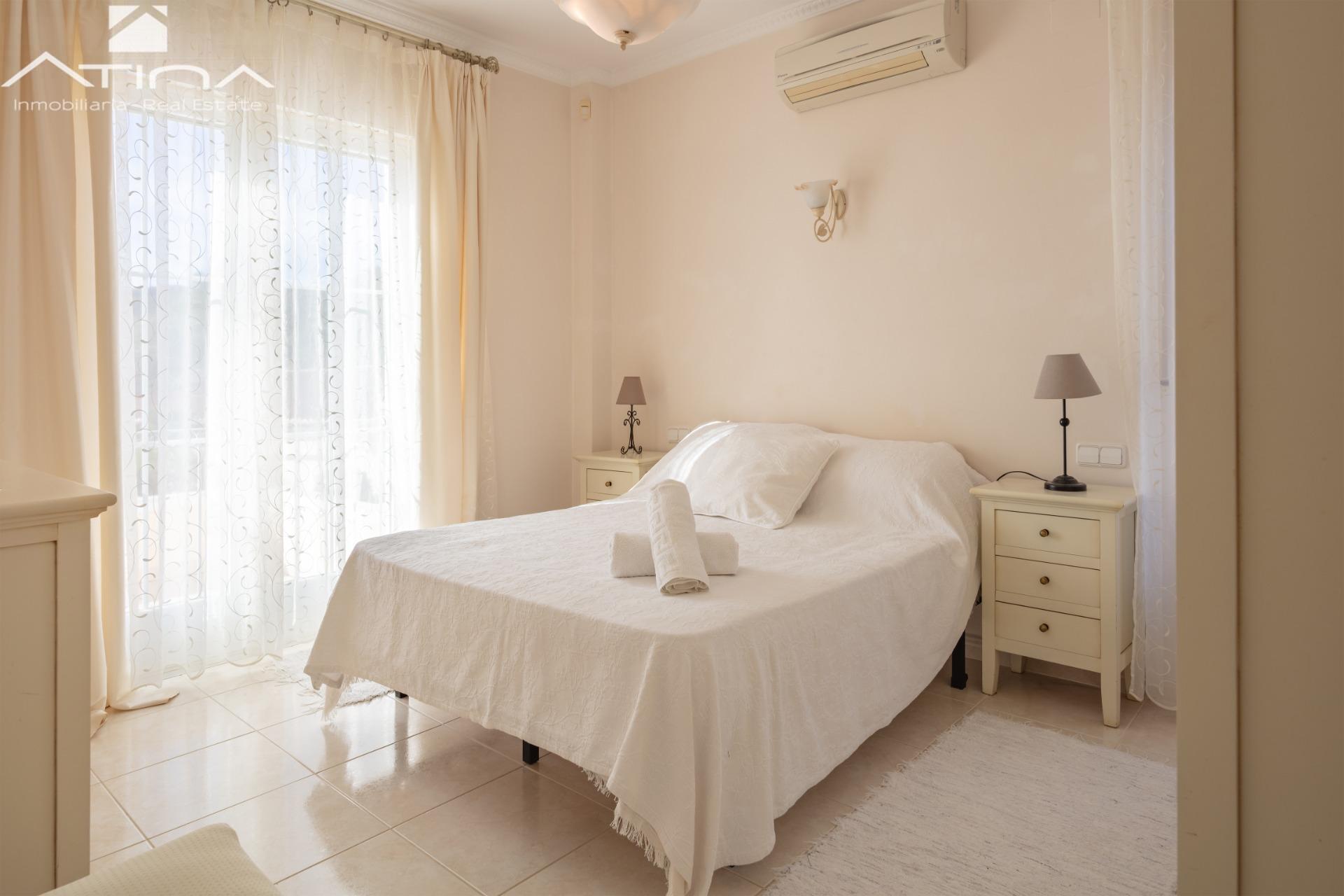 Exclusiva villa con panoramicas vistas al mar y la prestigiosa montaña ´´ Montgo´´