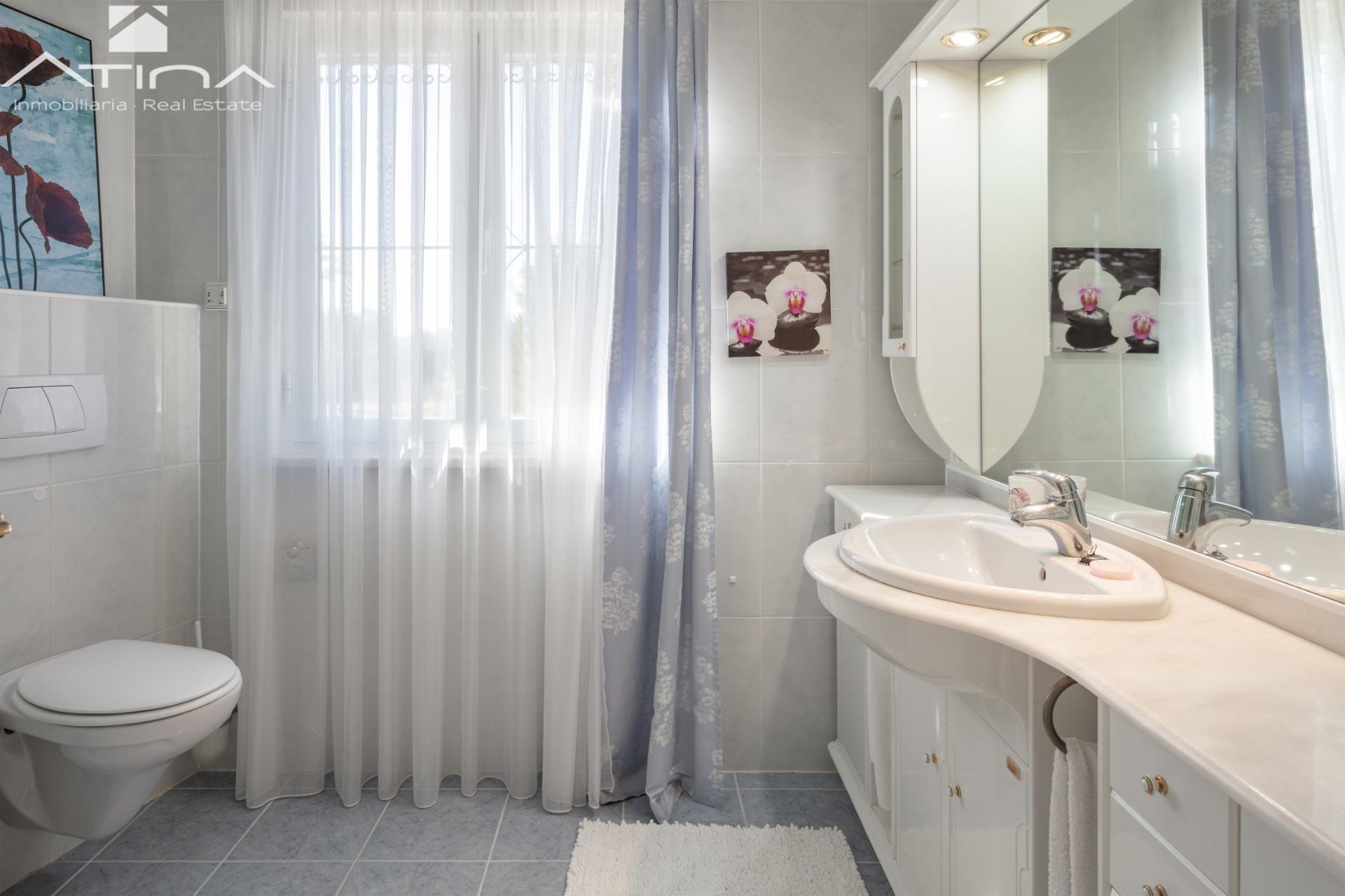 Exclusiva villa con panoramicas vistas al mar y la prestigiosa montaña ´´ Montgo´´