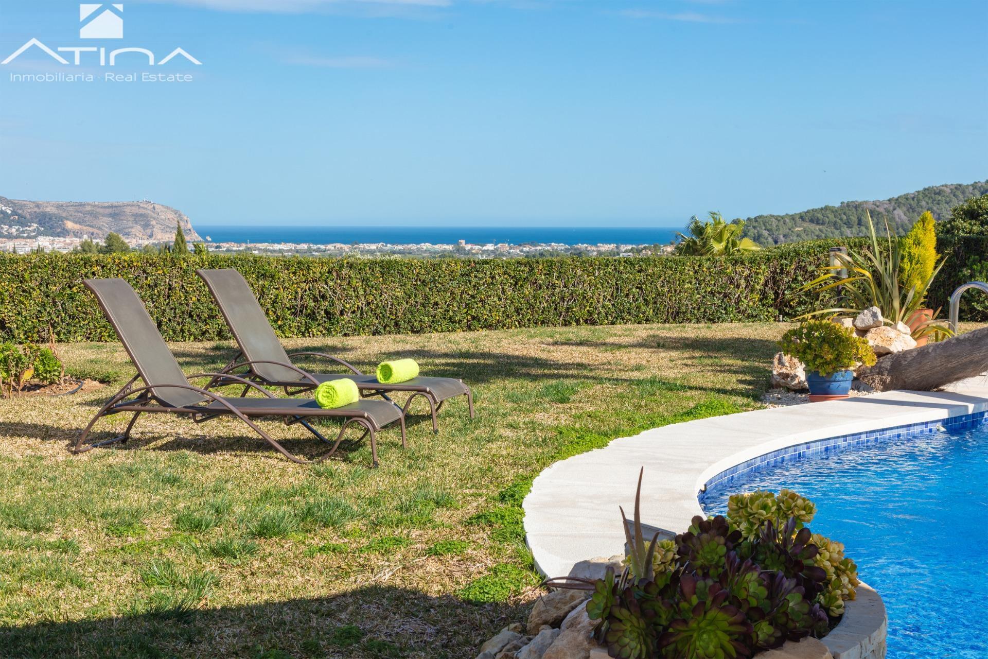 Exclusiva villa con panoramicas vistas al mar y la prestigiosa montaña ´´ Montgo´´