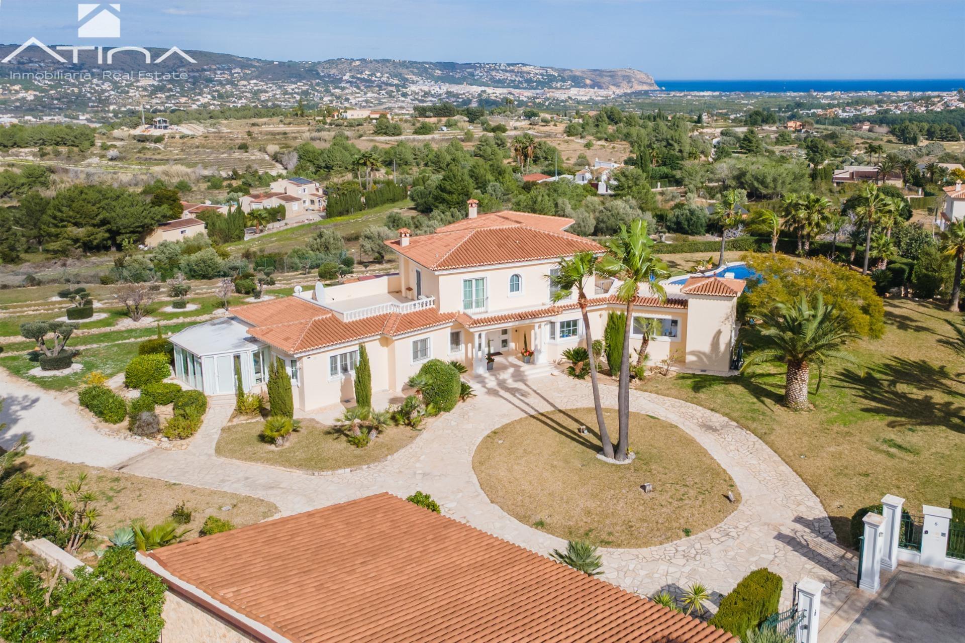 Exclusiva villa con panoramicas vistas al mar y la prestigiosa montaña ´´ Montgo´´