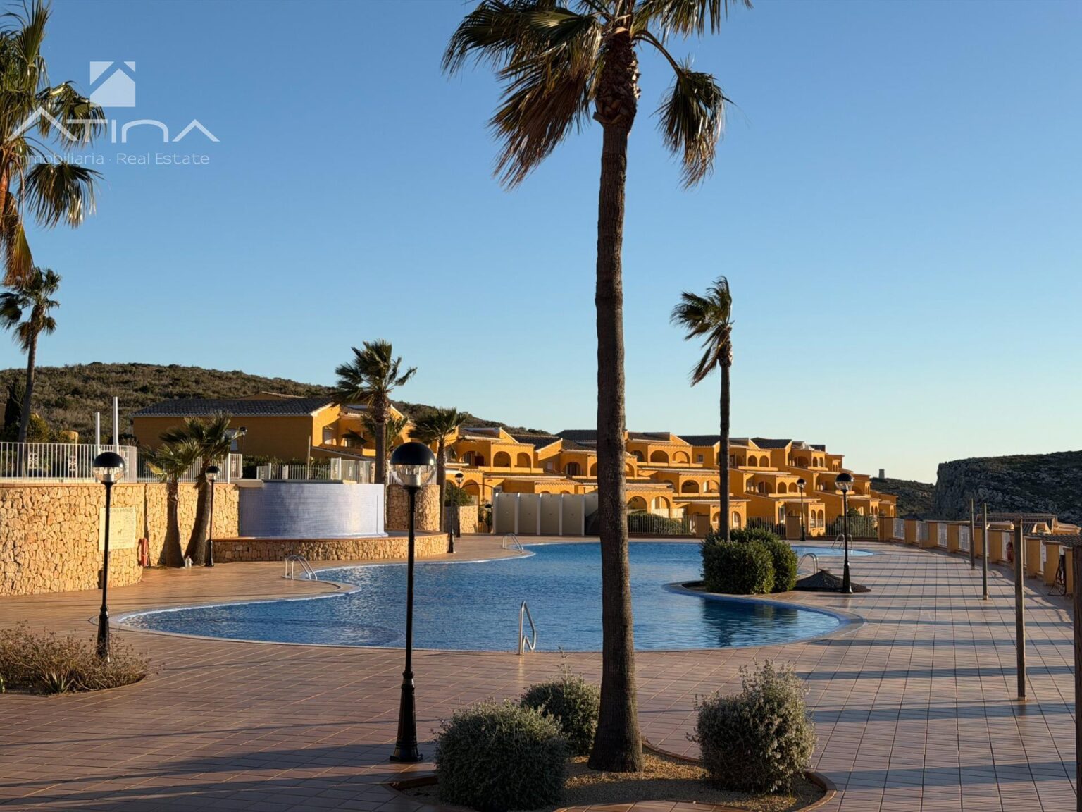 Apartamento con vistas abiertas situado en la zona de Cumbres del Sol