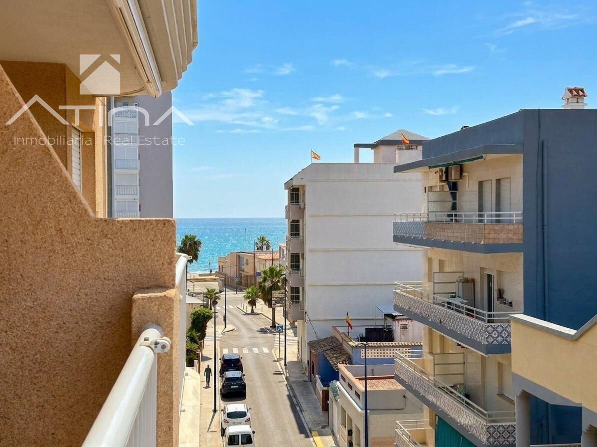 Apartamento con vistas al mar situado en 3ª línea playa Miramar