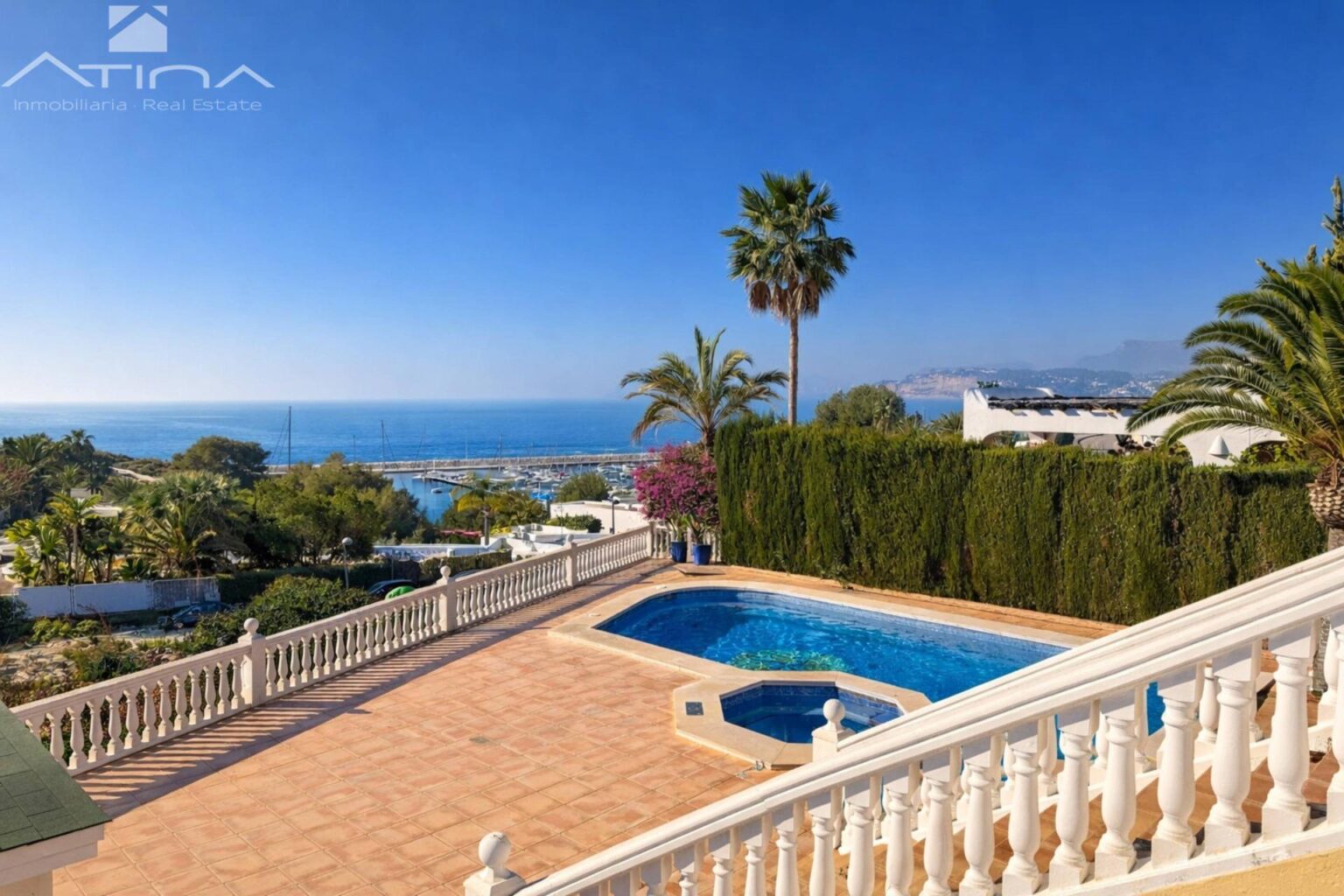 VILLA NAUTIC MORAIRA: Vive la esencia del Mediterráneo frente al mar