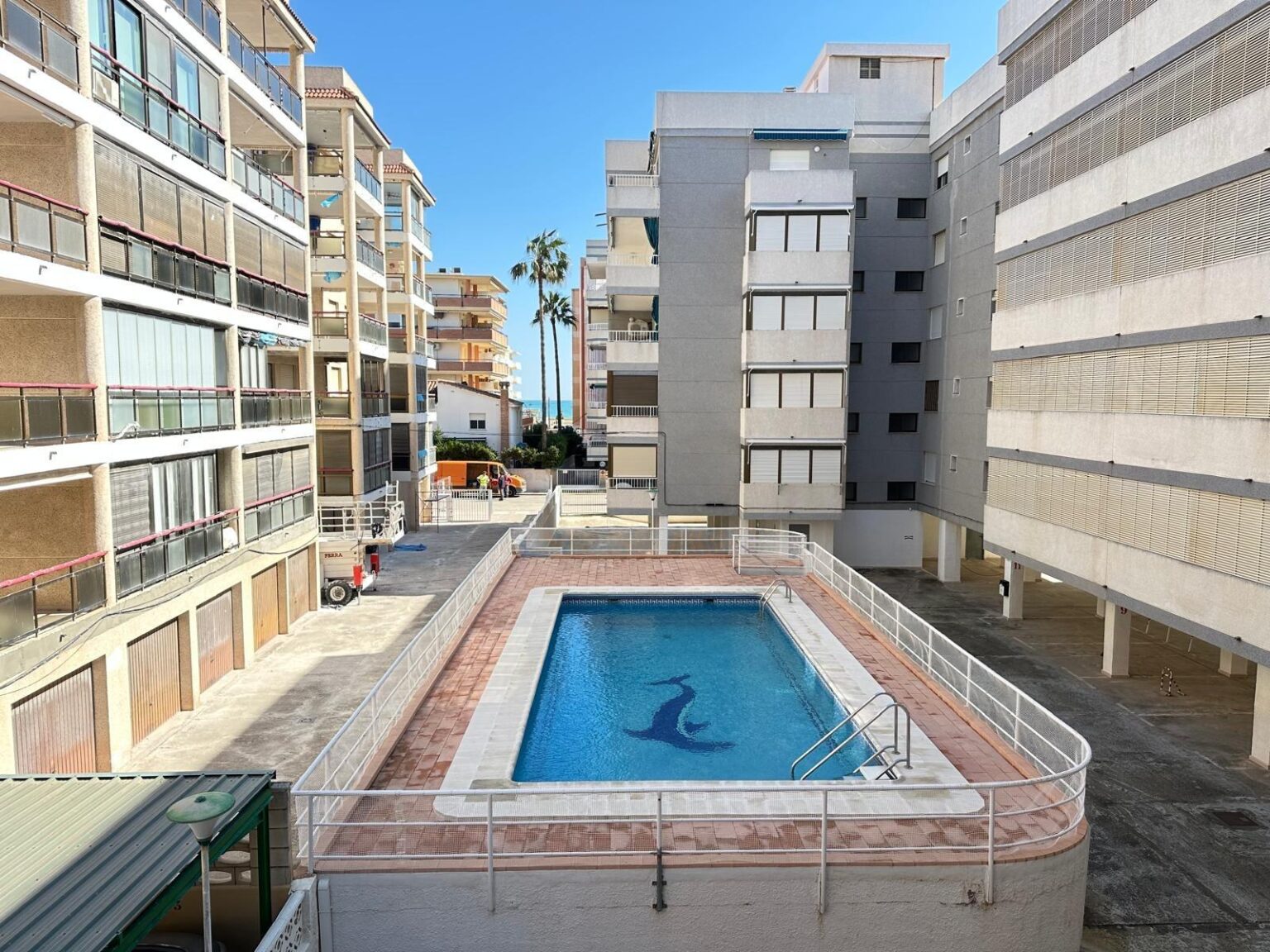 Apartamento en playa Daimús a 300m del mar con una terraza que invita a quedarse.