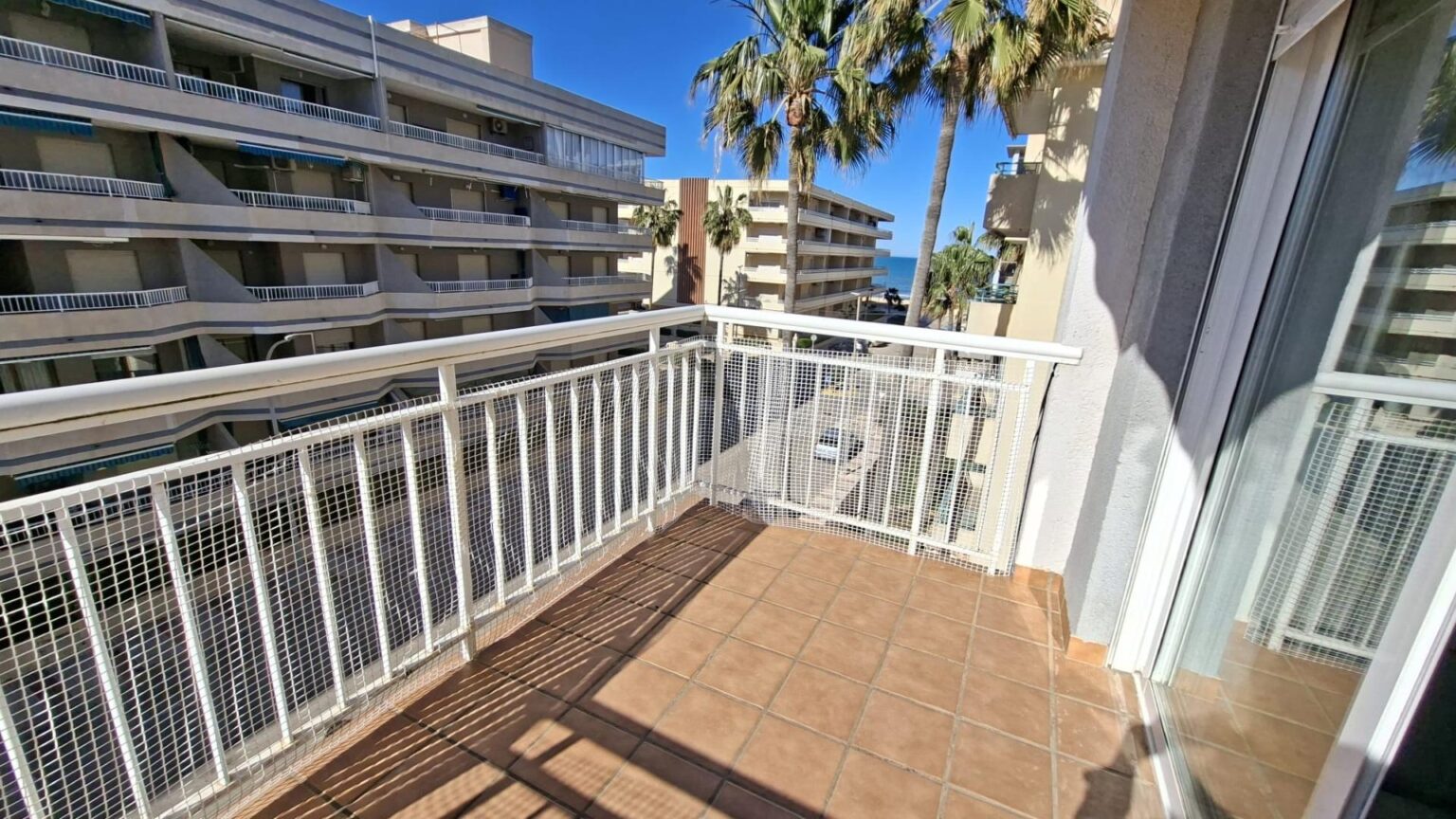 Apartamento en 3ª línea de la platade Daimús; el lujo de vivir frente al Mediterráneo