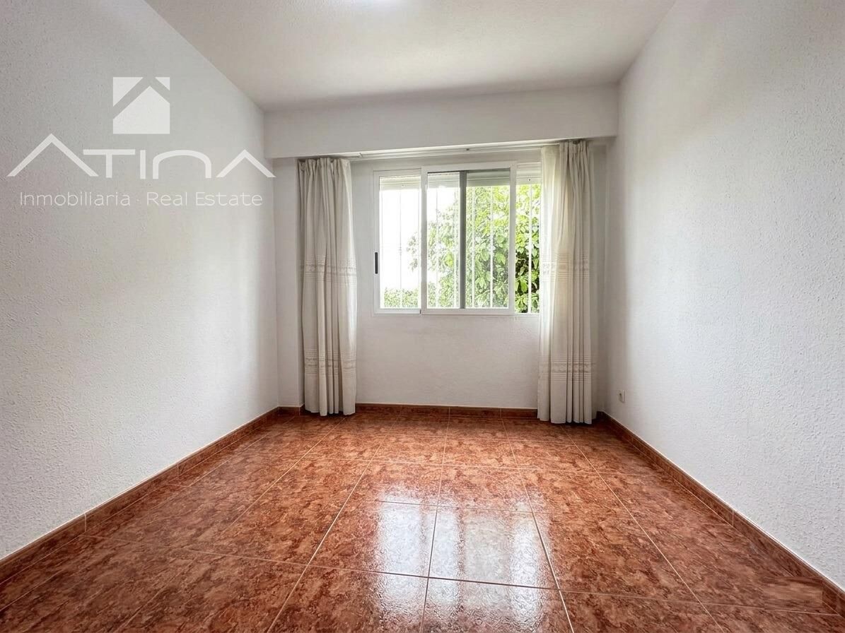 Apartamento en planta baja con jardín privado en la playa de Daimús a 150 metros del mar