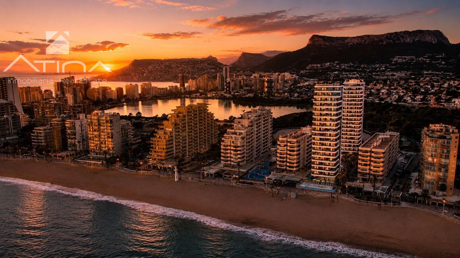 Azure Icons Calpe | Ático de lujo frente al mar en la única obra nueva actualmente en primera línea de playa en Calpe