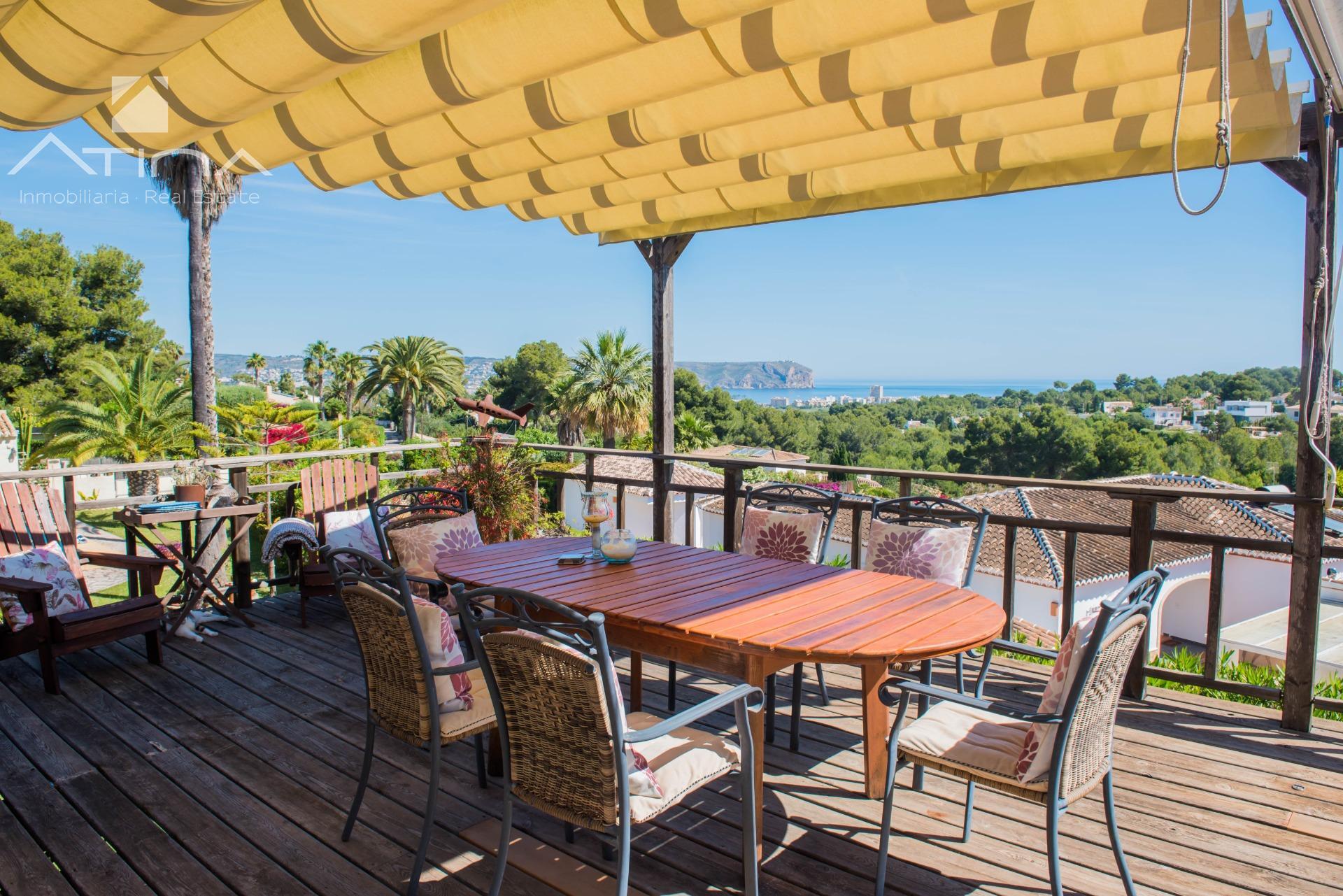 Villa con vistas al mar y doble parcela en Jávea en zona Cap Marti: privacidad