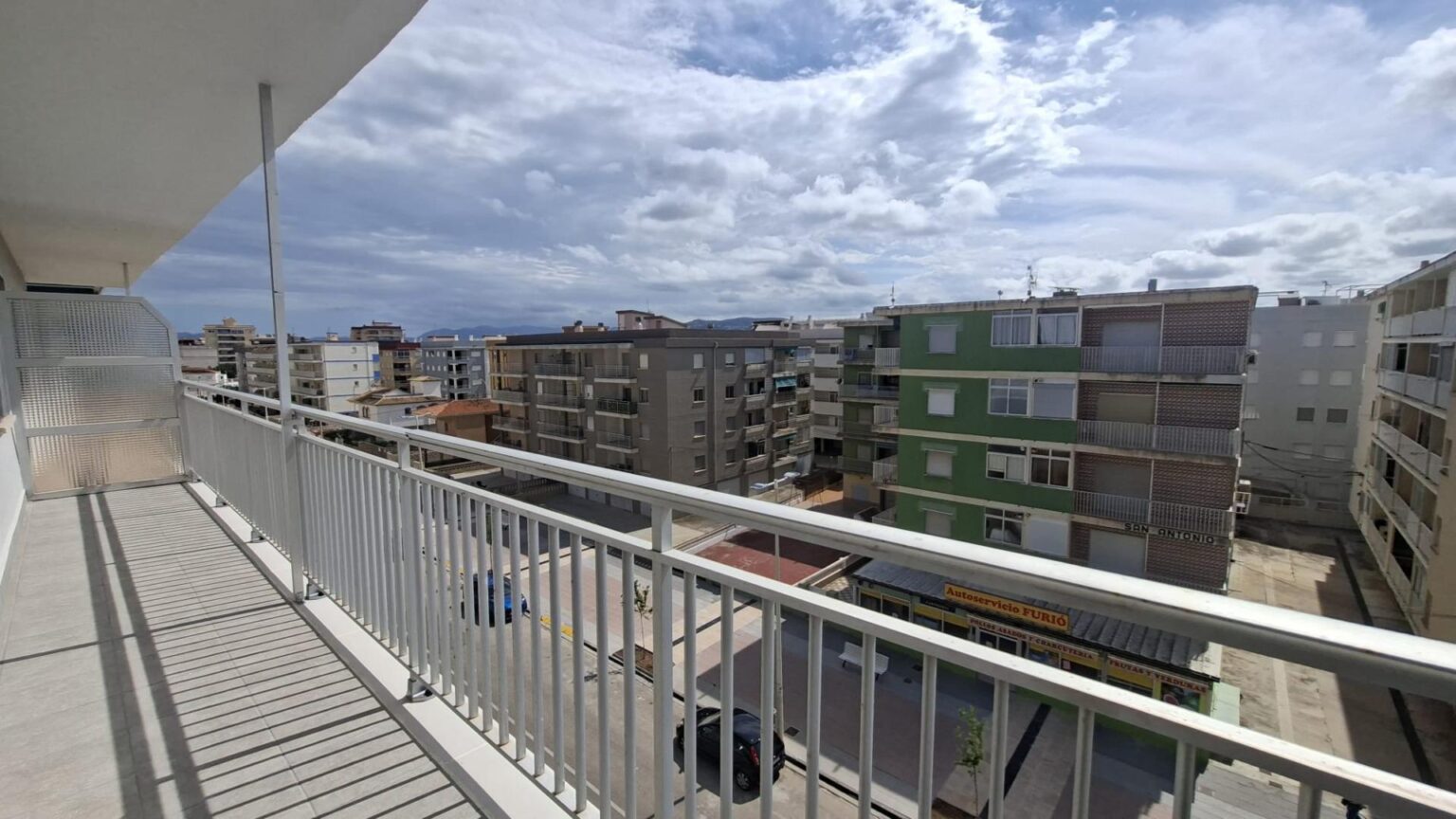 Apartamento en segunada línea playa Bellreguard con vistas al mar y solo a 100m de la arena