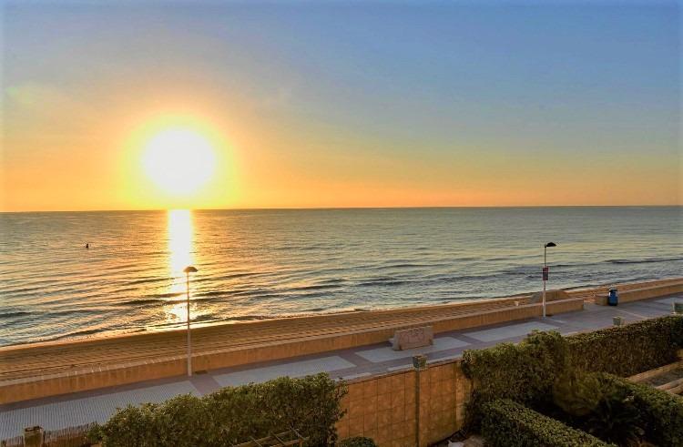 destaca por su privilegiada orientación noroeste que regala vistas despejadas al mar