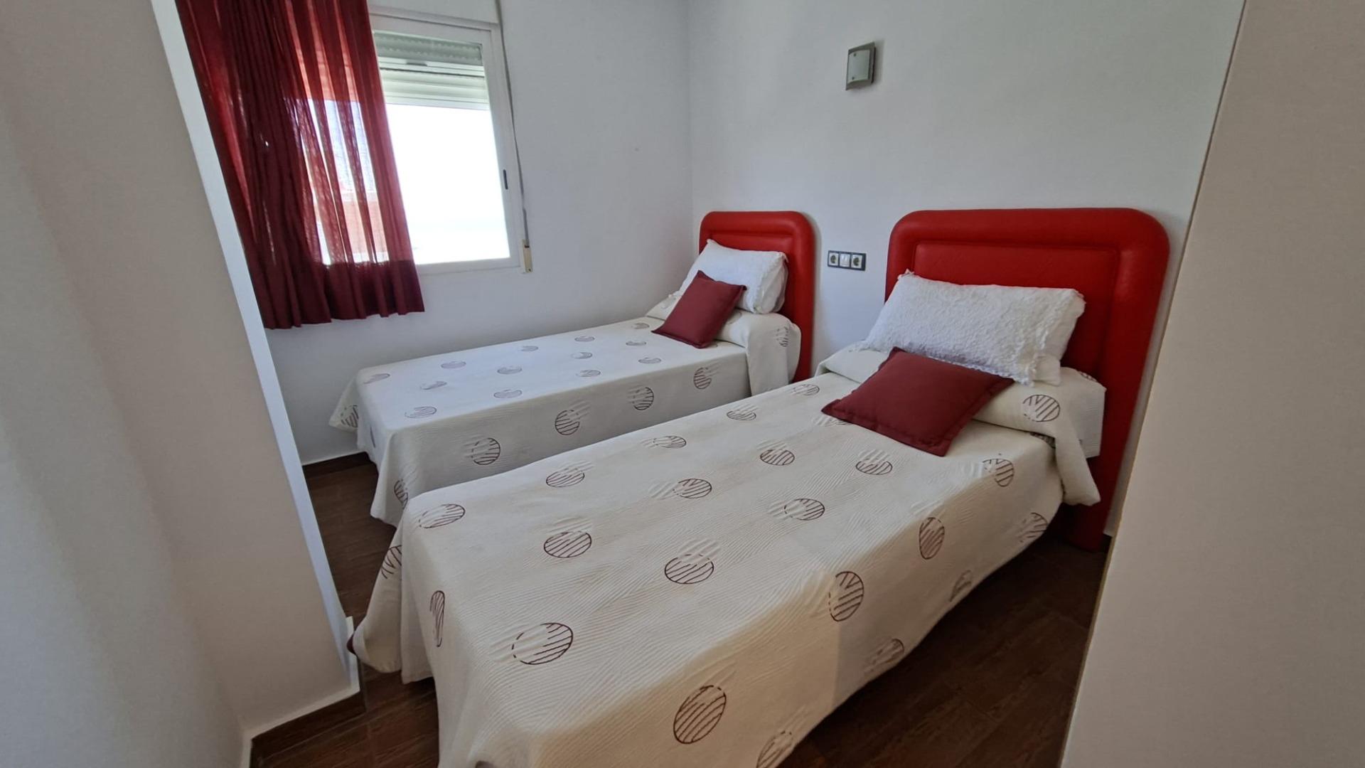 Apartamento ubicado en primera línea playa Daimús