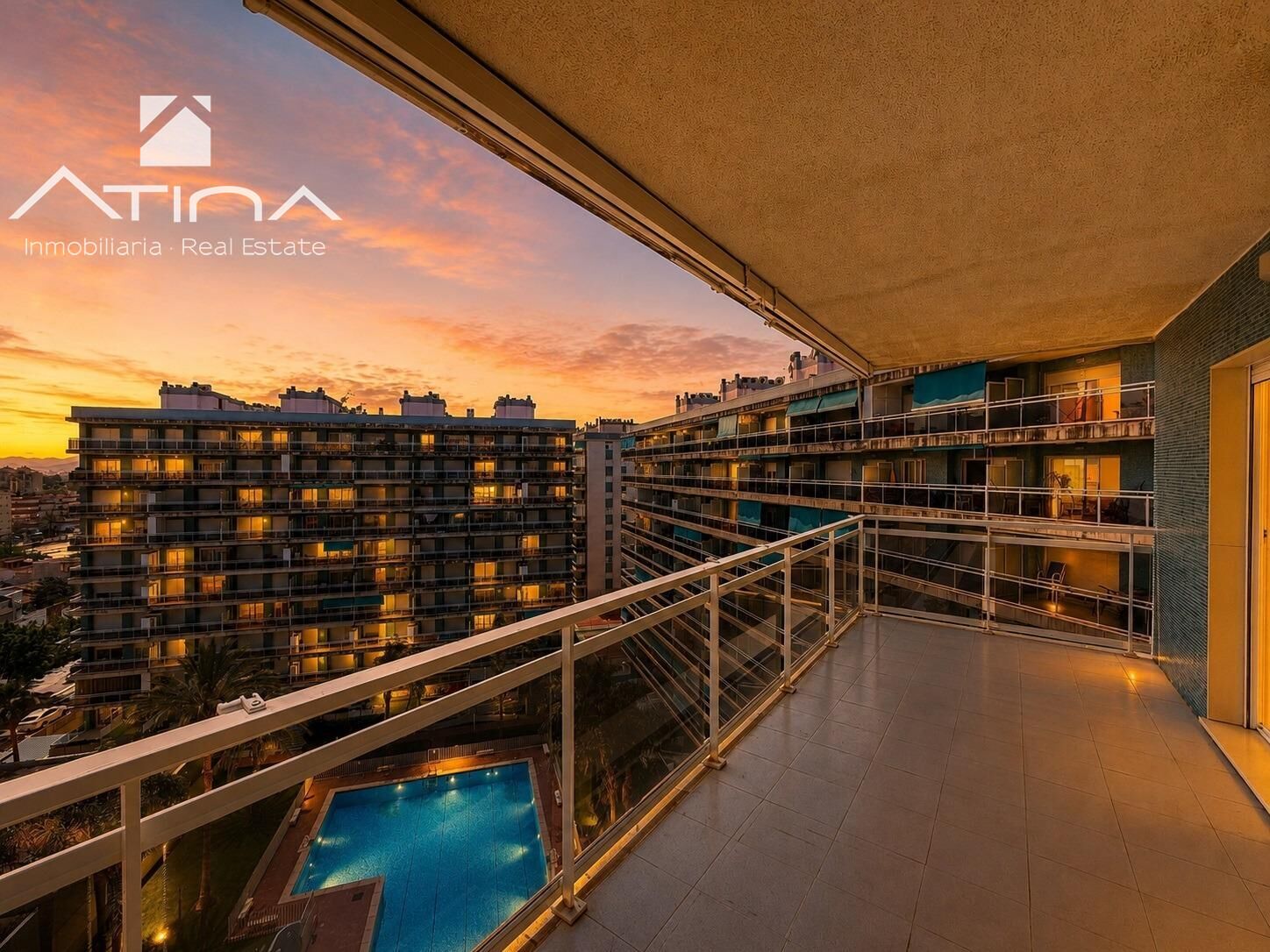 Apartamento con piscina y garaje en Playa de Gandía