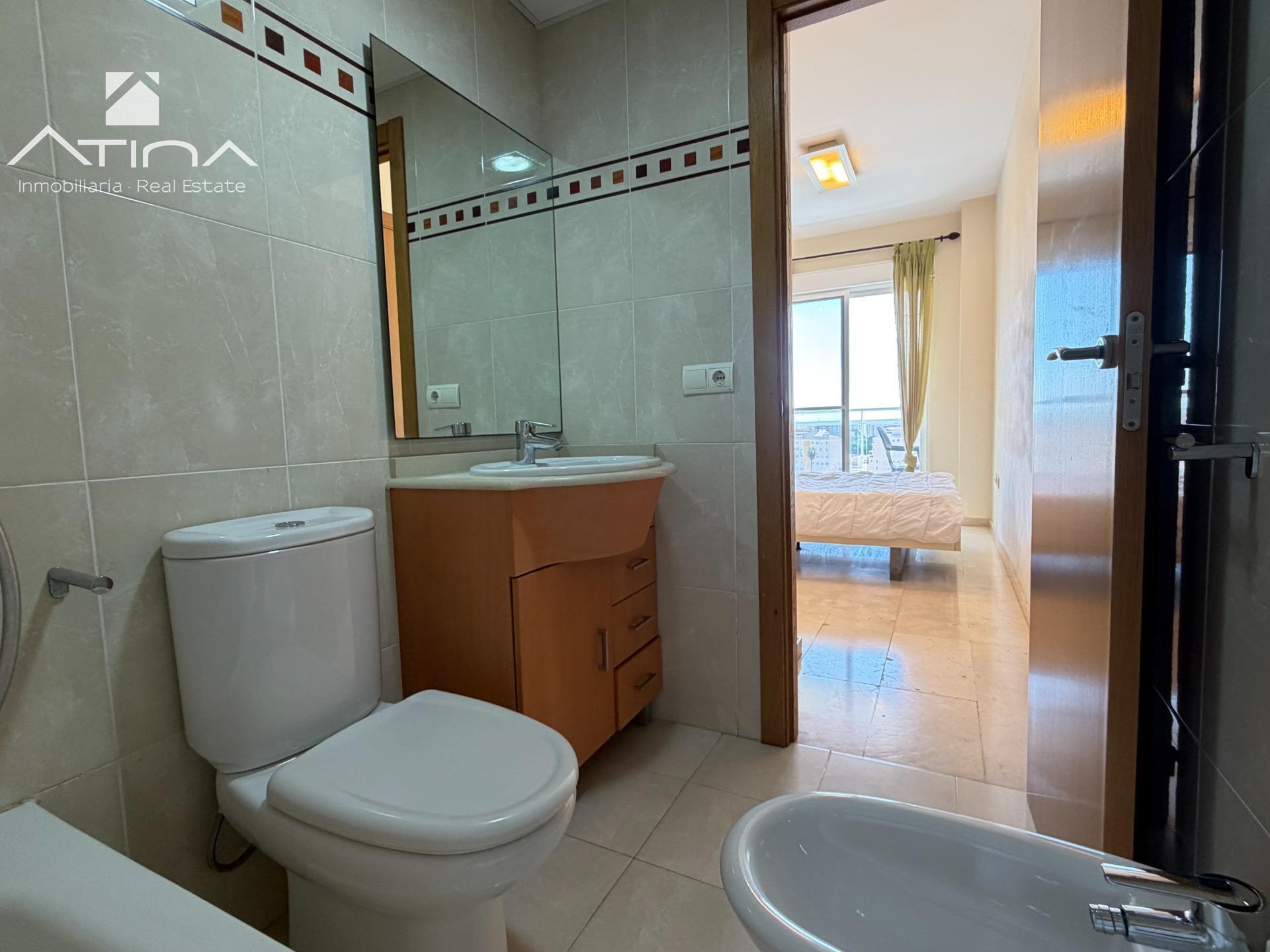 Apartamento con piscina y garaje en Playa de Gandía