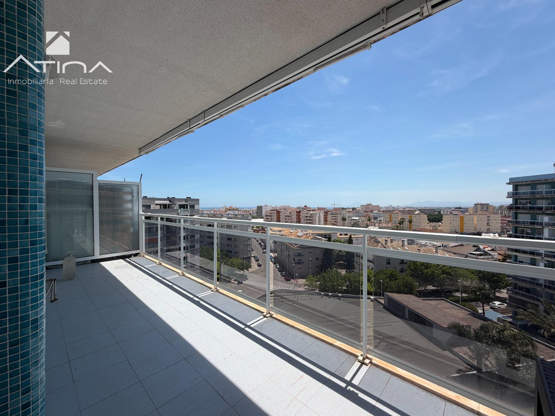 Apartamento con piscina y garaje en Playa de Gandía