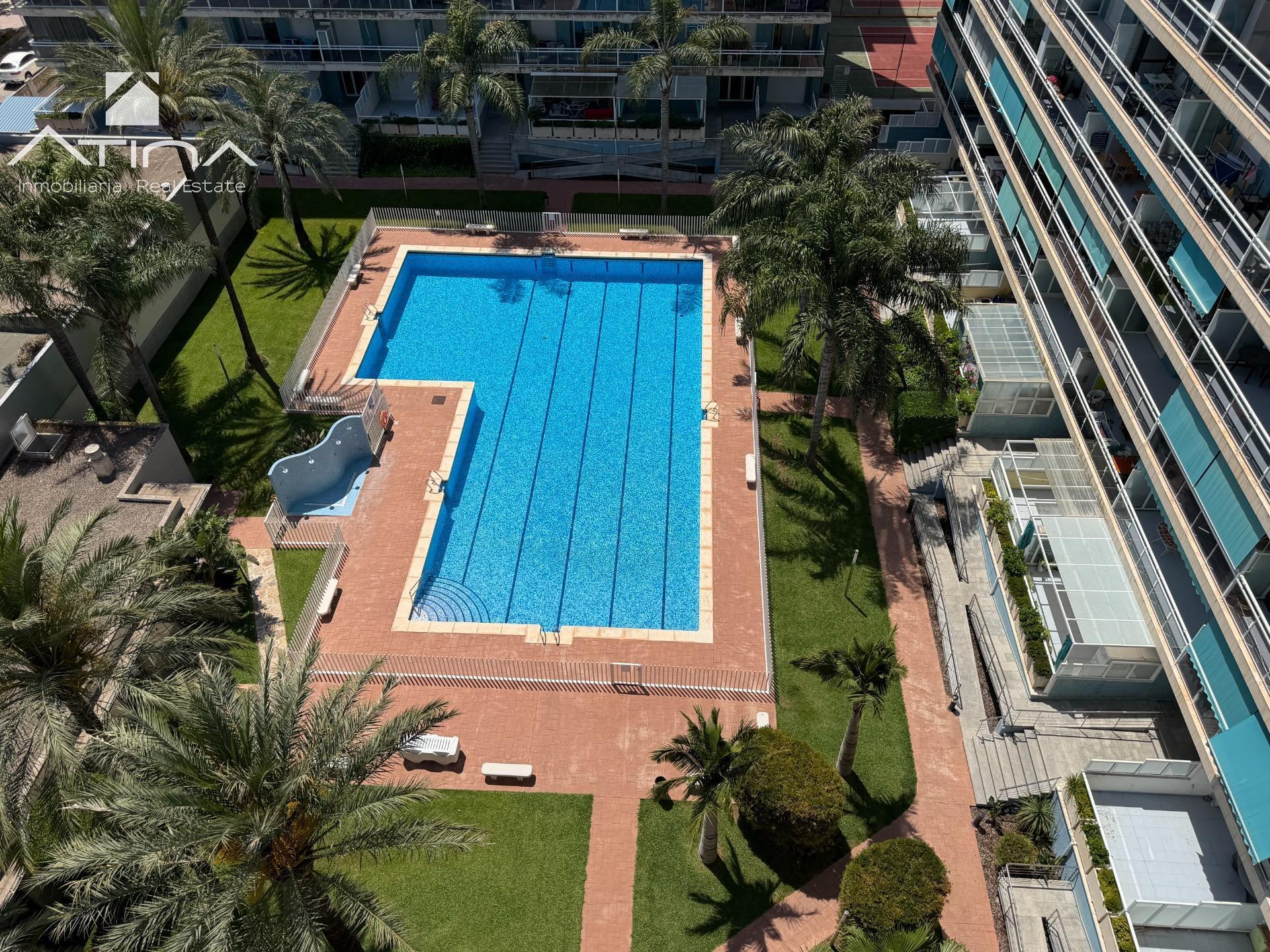 Apartamento con piscina y garaje en Playa de Gandía