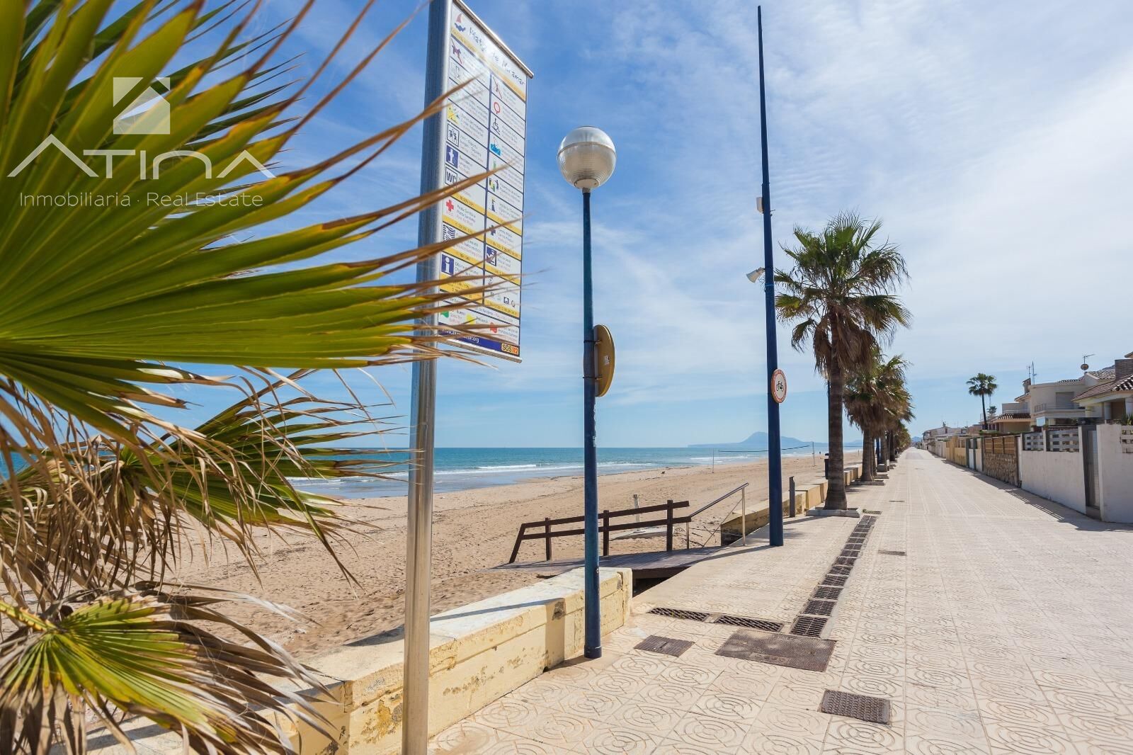 Adosado en la playa de Miramar a solo 150 metros del mar
