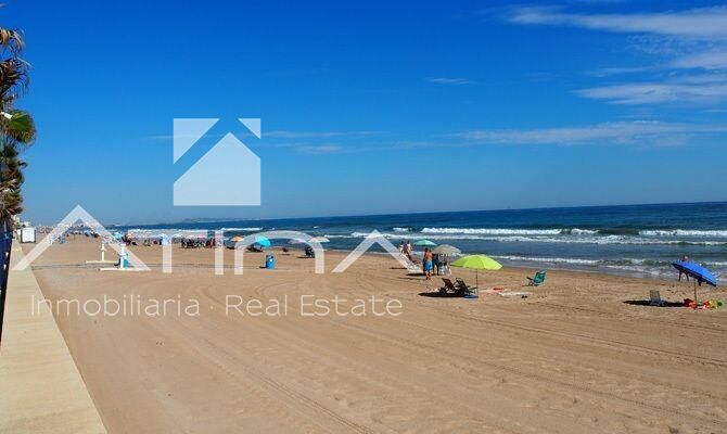 Adosado en la playa de Miramar a solo 150 metros del mar