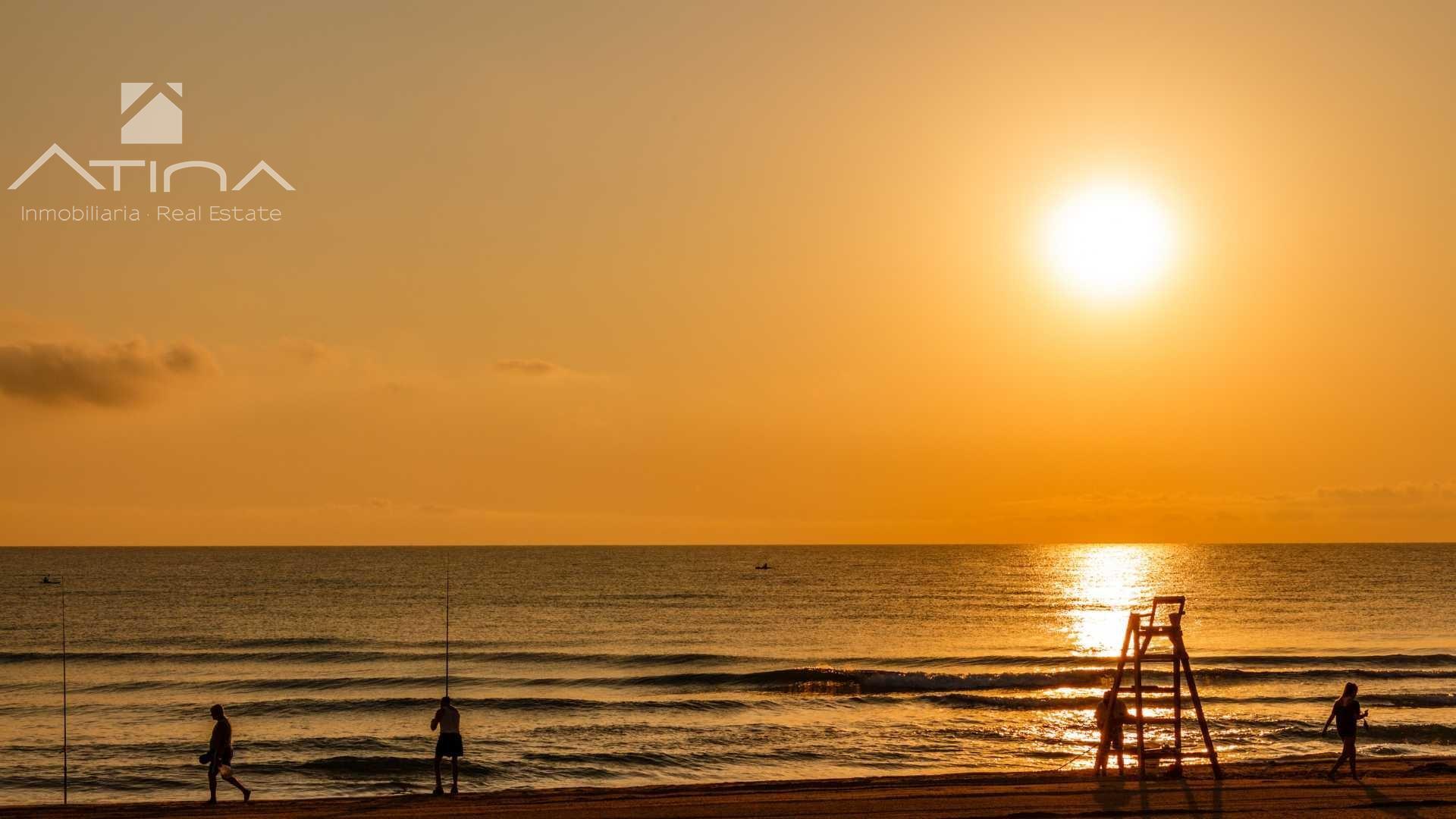 Adosado en la playa de Miramar a solo 150 metros del mar