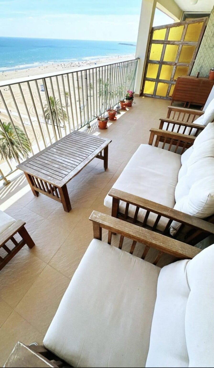 Apartamento en primera línea de playa en Gandía con vistas al mar