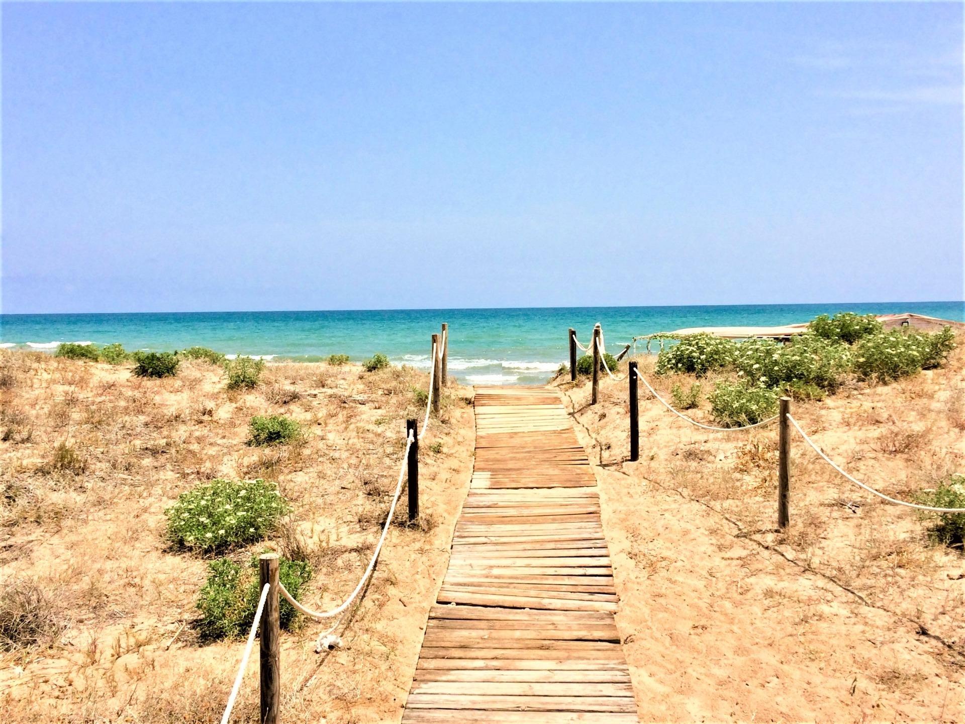 Obra nueva en Playa de Daimús | Apartamento con jardín privado