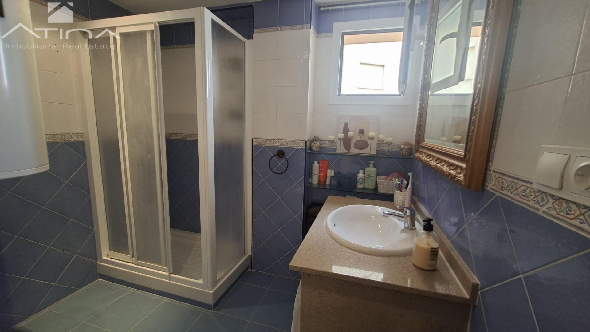 Apartamento en venta en primera línea de la Playa de Bellreguard con vistas al mar y totalmente reformado