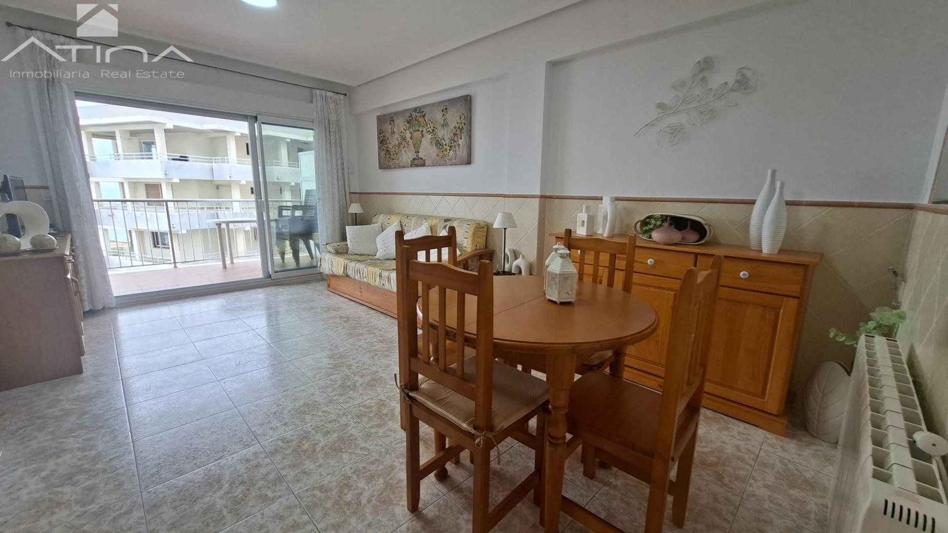 Apartamento en venta en primera línea de la Playa de Bellreguard con vistas al mar y totalmente reformado