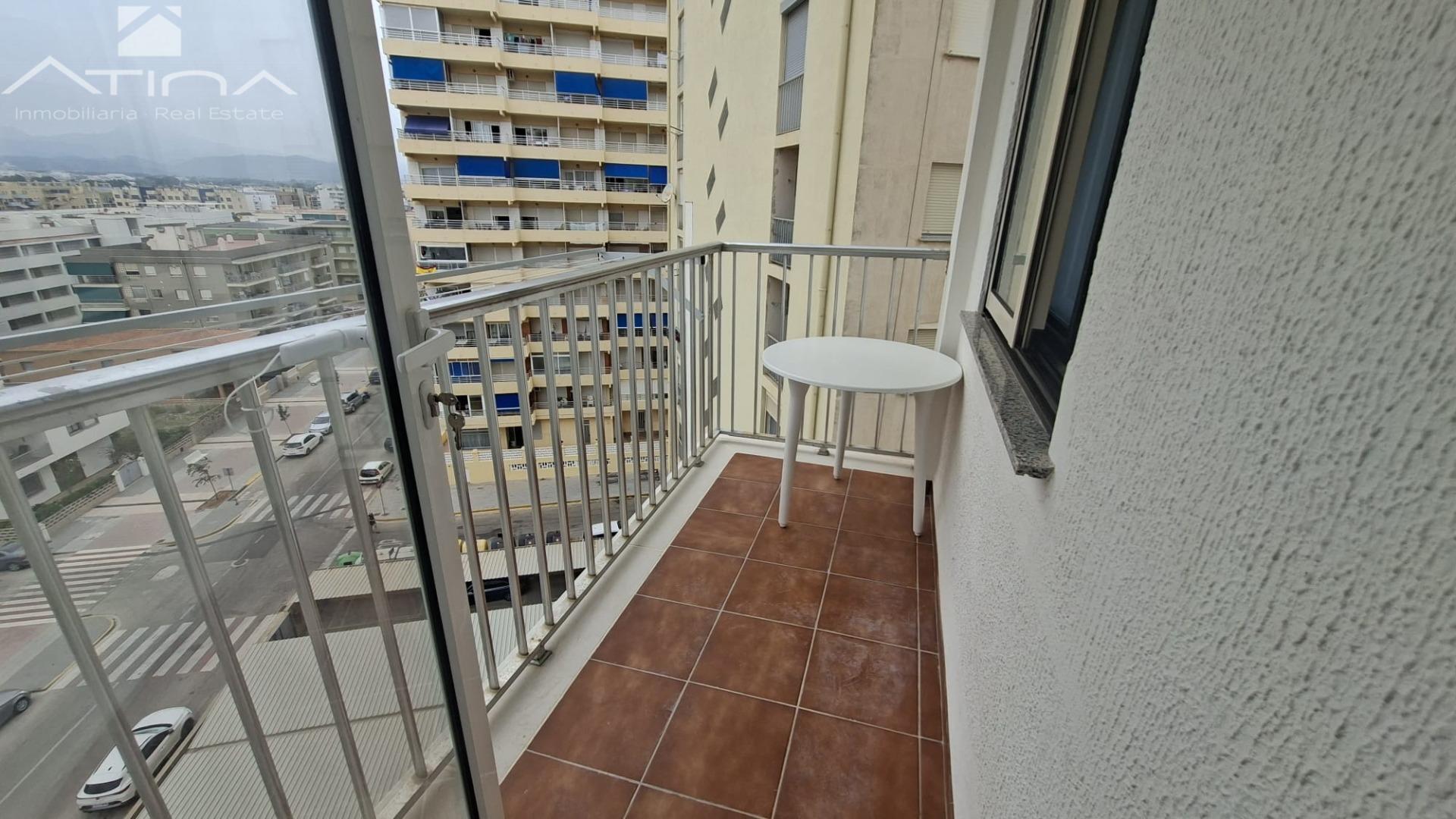 Apartamento en venta en primera línea de la Playa de Bellreguard con vistas al mar y totalmente reformado