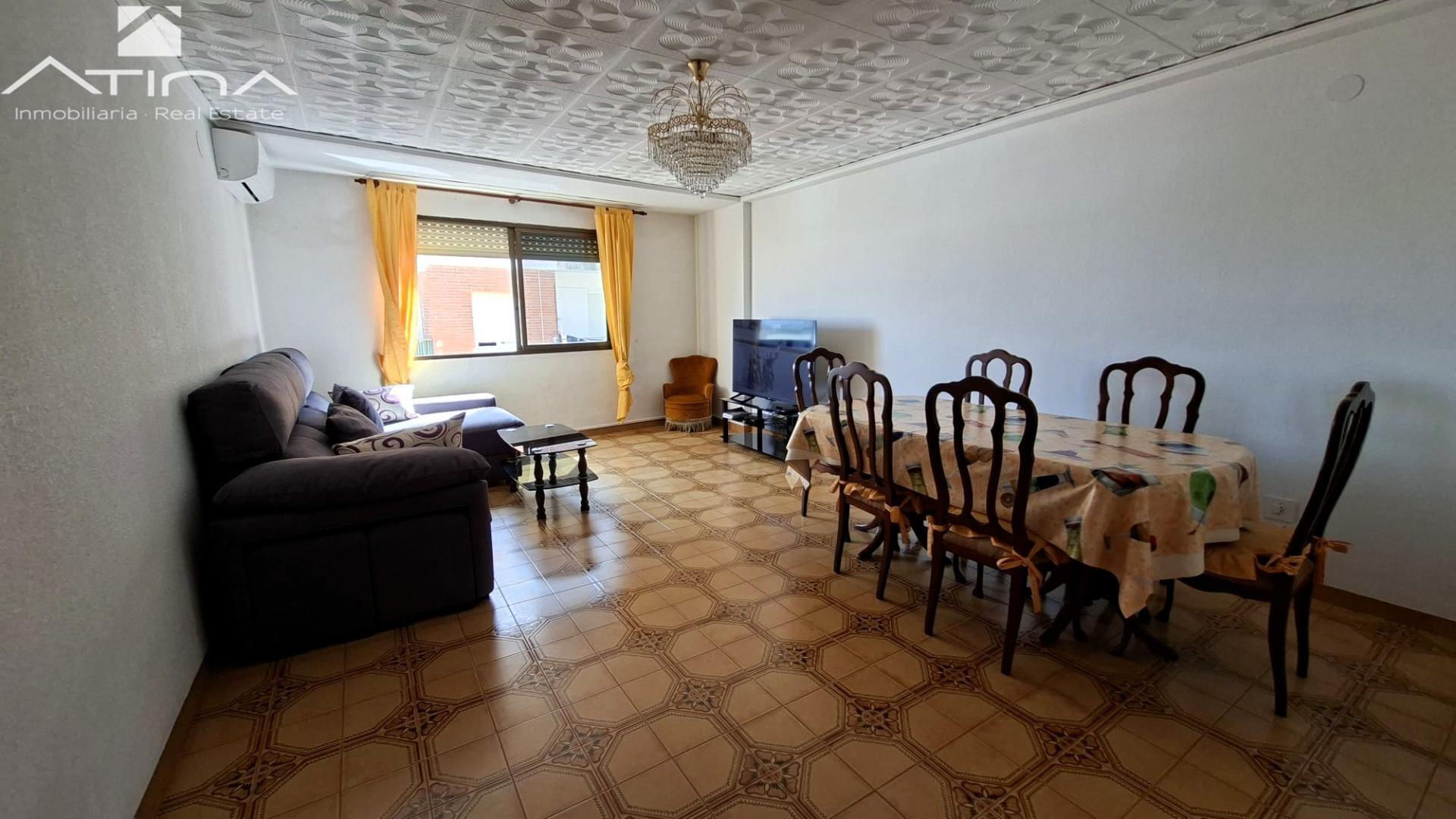 Piso en venta en Piles pueblo de 3 habitaciones con aire acondicionado y a solo 700 metros de la playa.