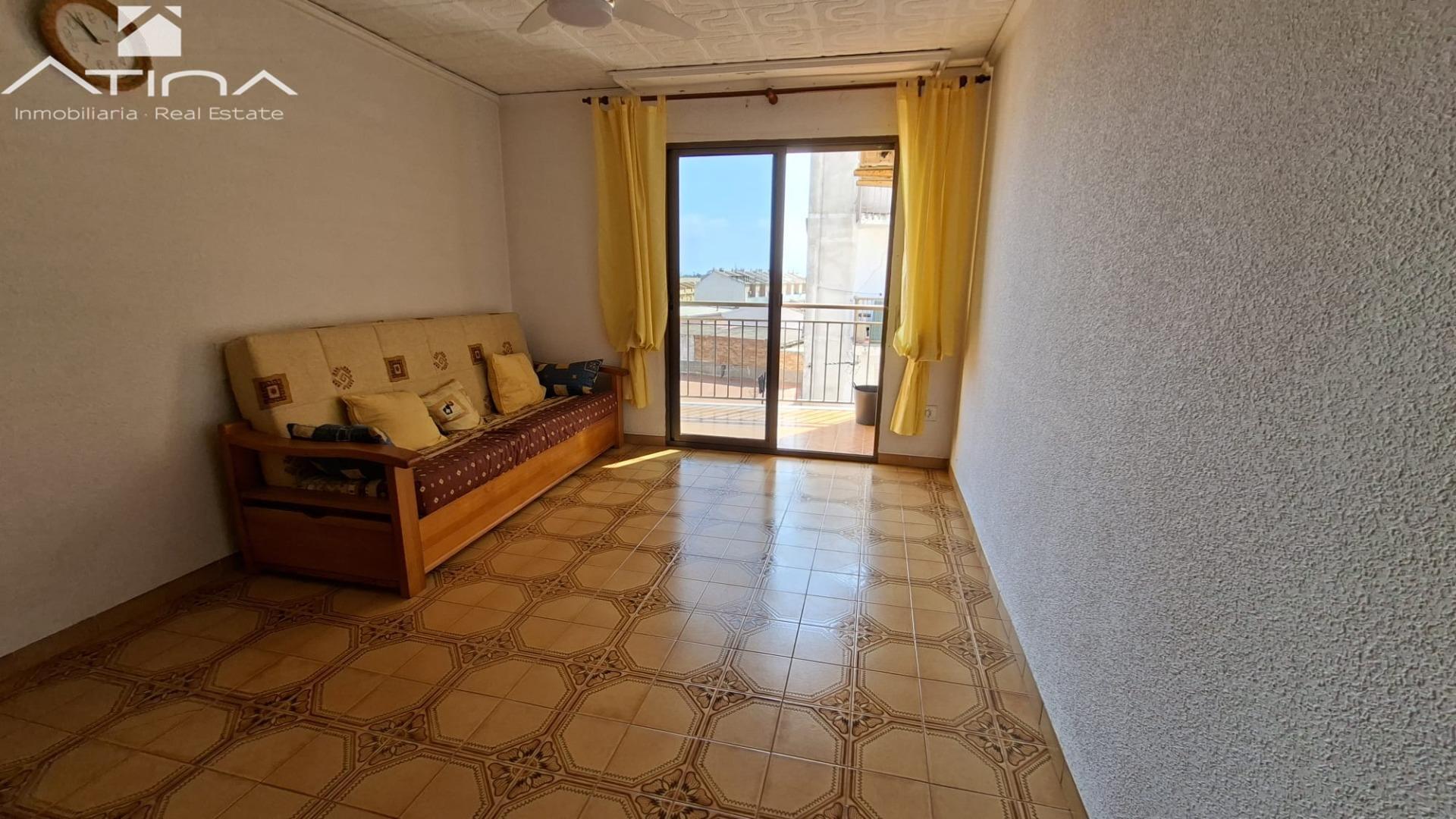 Piso en venta en Piles pueblo de 3 habitaciones con aire acondicionado y a solo 700 metros de la playa.