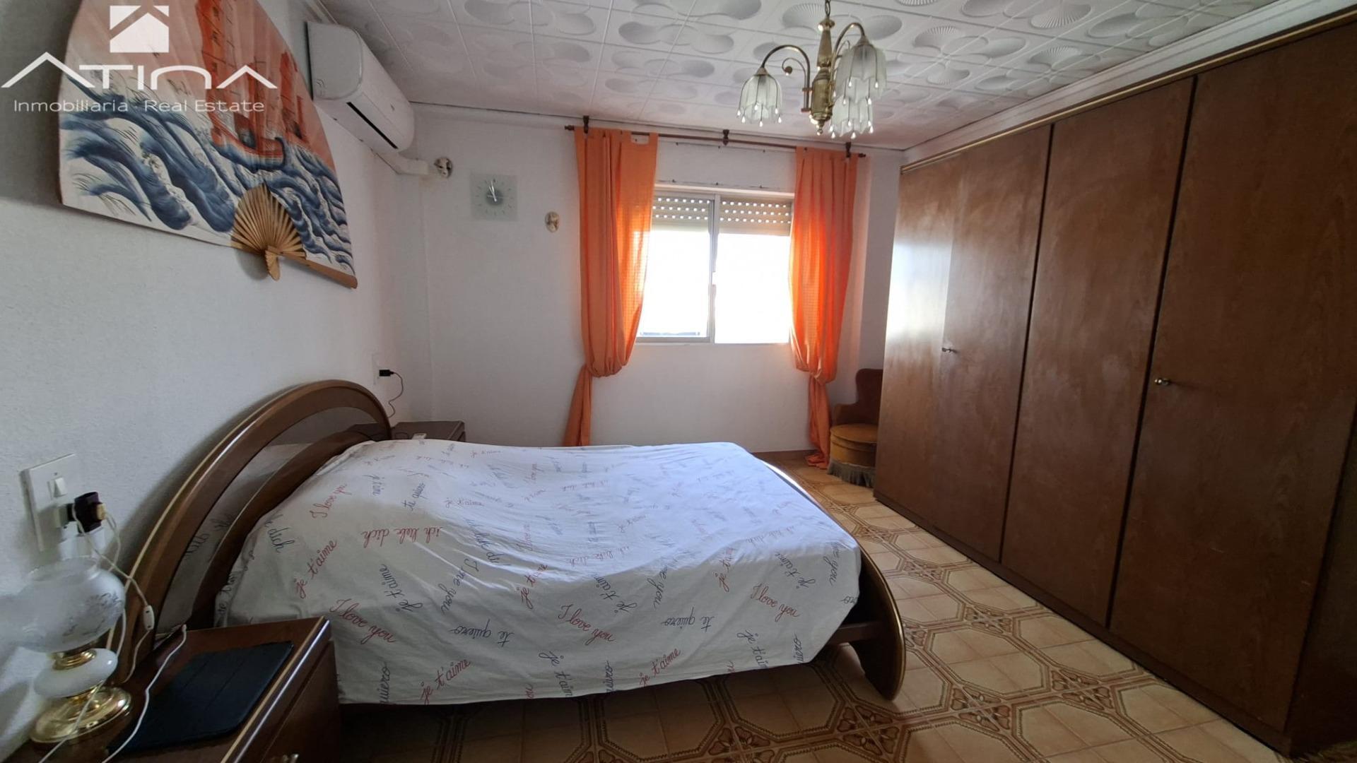 Piso en venta en Piles pueblo de 3 habitaciones con aire acondicionado y a solo 700 metros de la playa.