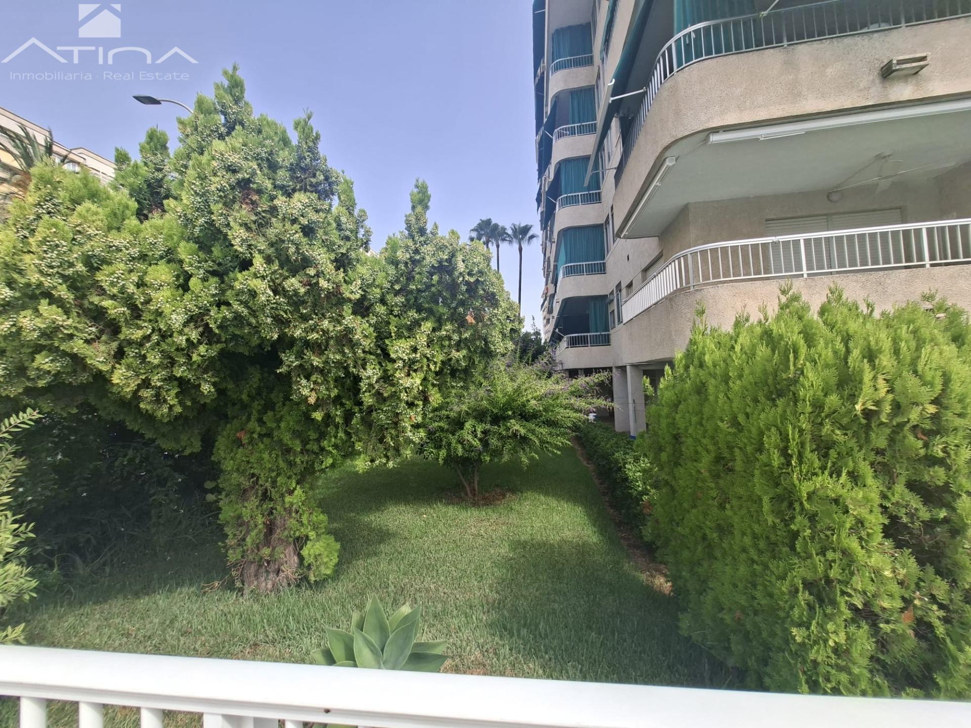 Apartamento amueblado en venta en Playa de Gandía con piscina