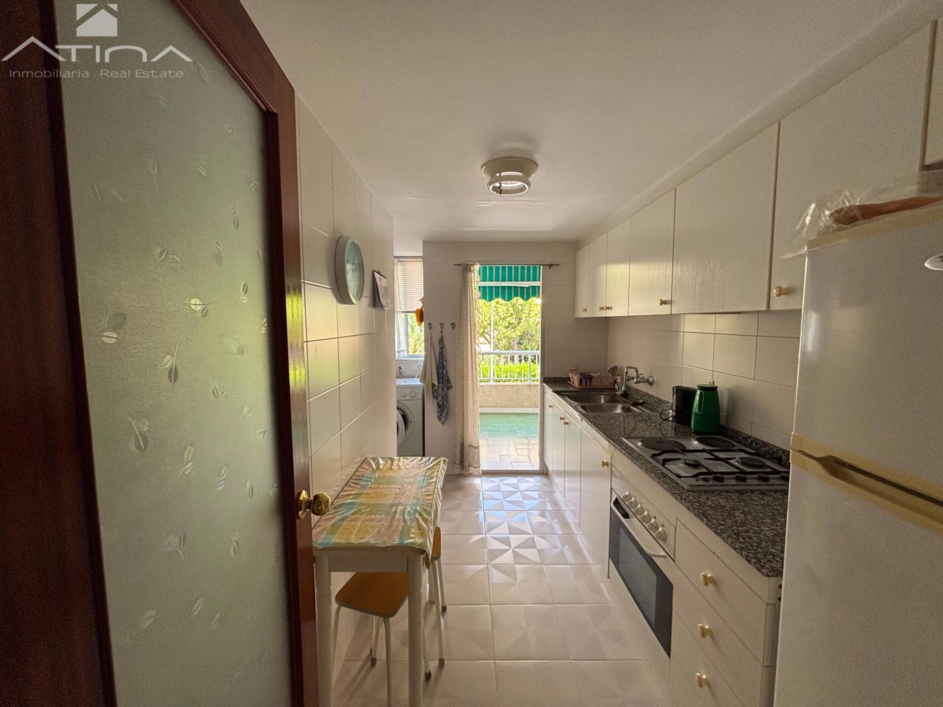 Apartamento amueblado en venta en Playa de Gandía con piscina